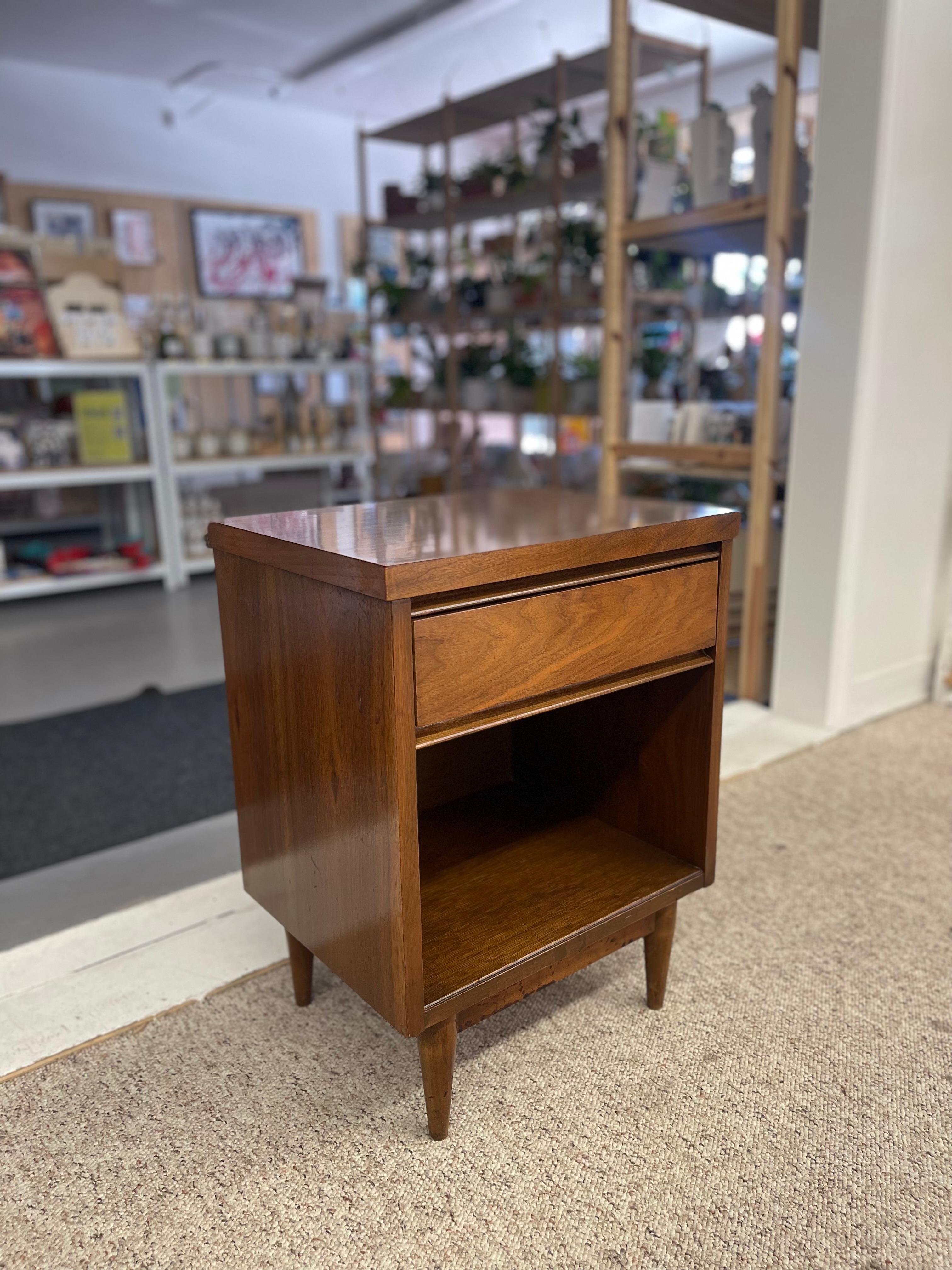 Mid-20th Century Mid-Century Modern Walnut Nightstand with Drawer and Open Cubby, 1950s For Sale