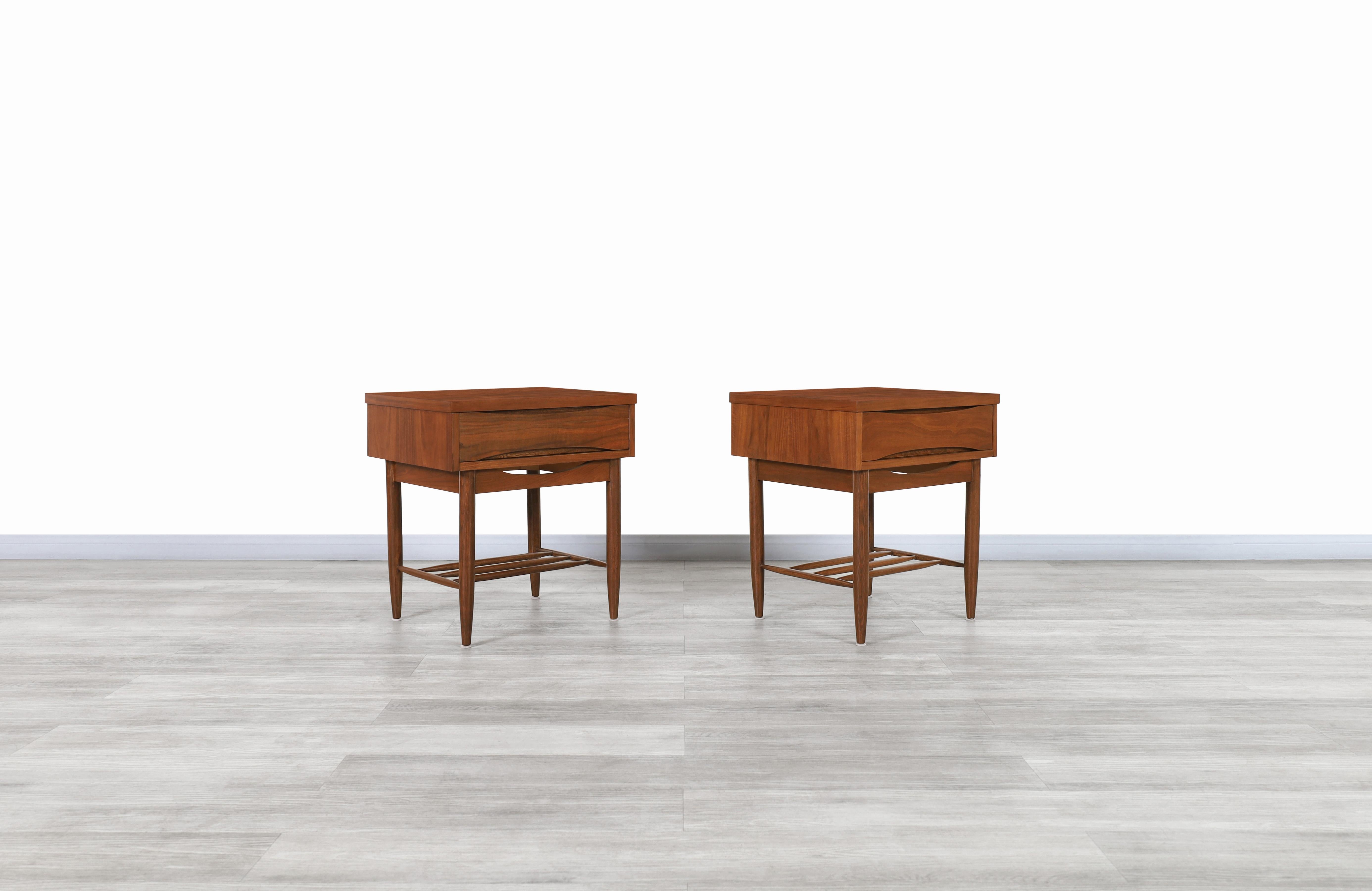 Mid-Century Modern Walnut Nightstands by Broyhill In Excellent Condition In North Hollywood, CA