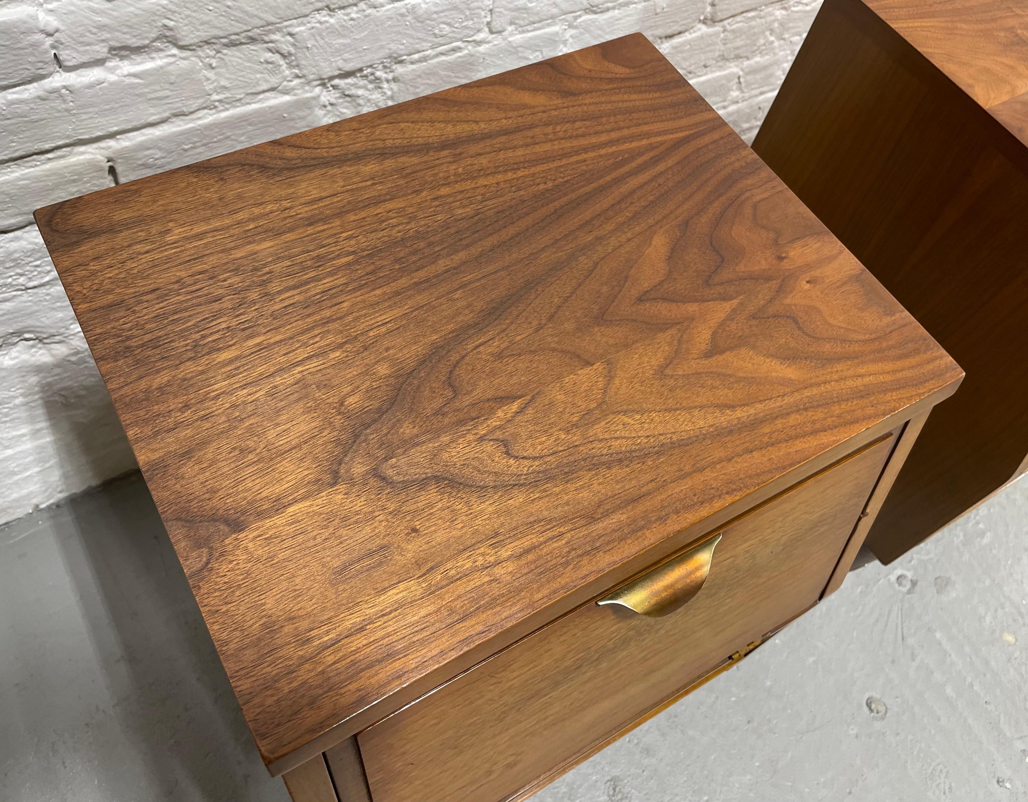 Mid Century MODERN Walnut NIGHTSTANDS by Hooker Mainline, c. 1960's 4