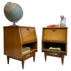 Vintage Mid Century MODERN Walnut NIGHTSTANDS by Hooker Mainline, c. 1960's