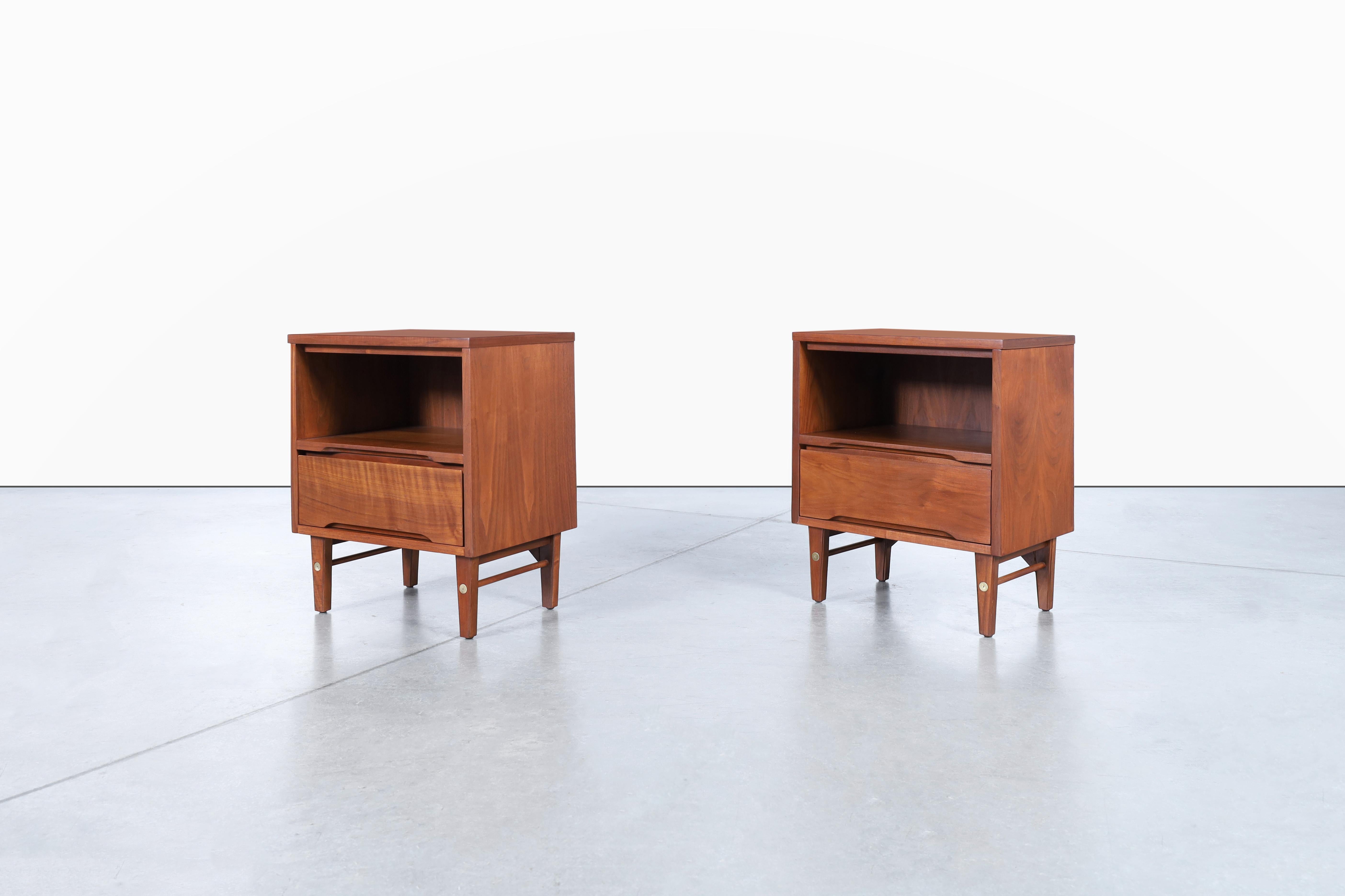 American Mid-Century Modern Walnut Nightstands by Stanley For Sale