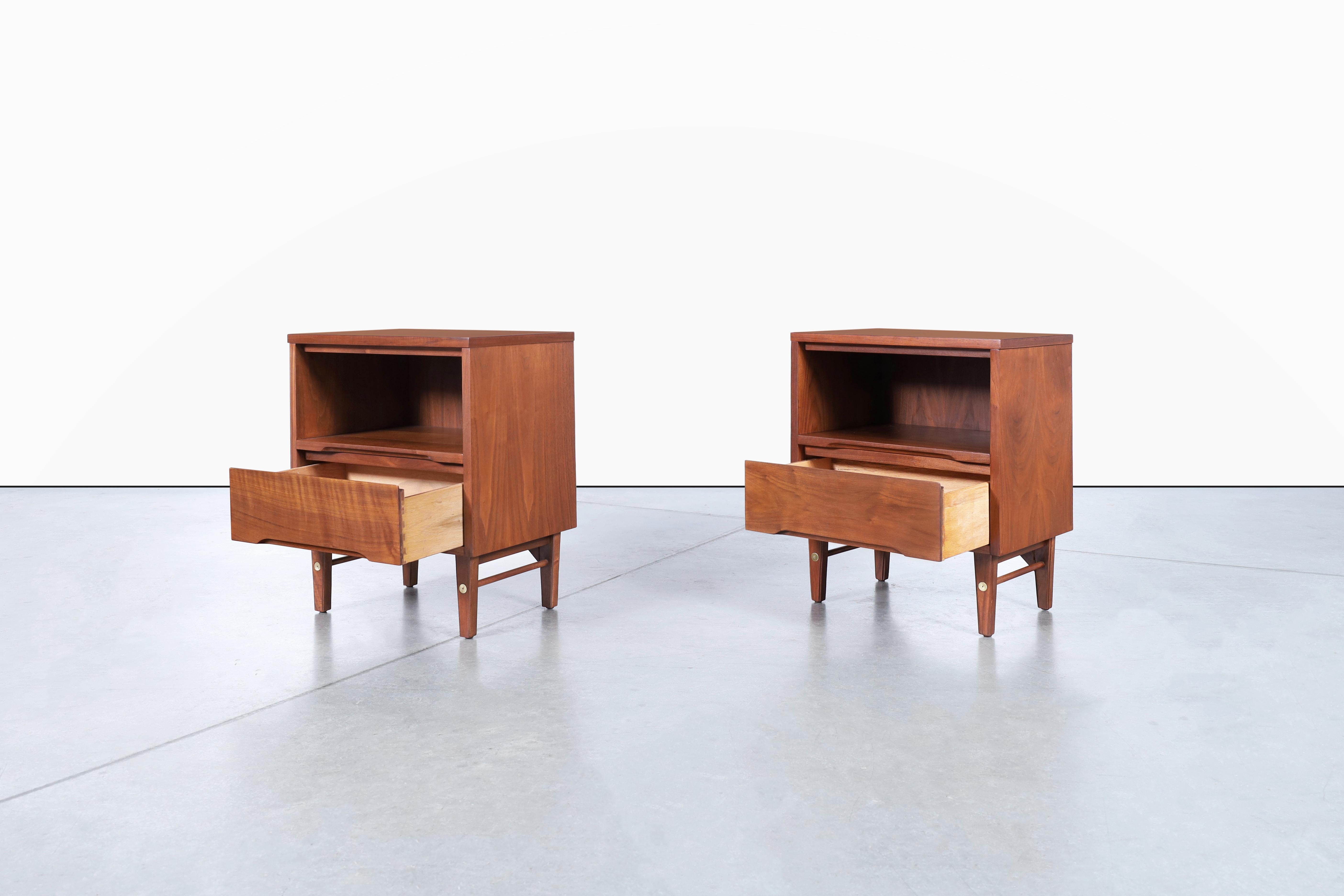 Mid-Century Modern Walnut Nightstands by Stanley In Excellent Condition For Sale In North Hollywood, CA