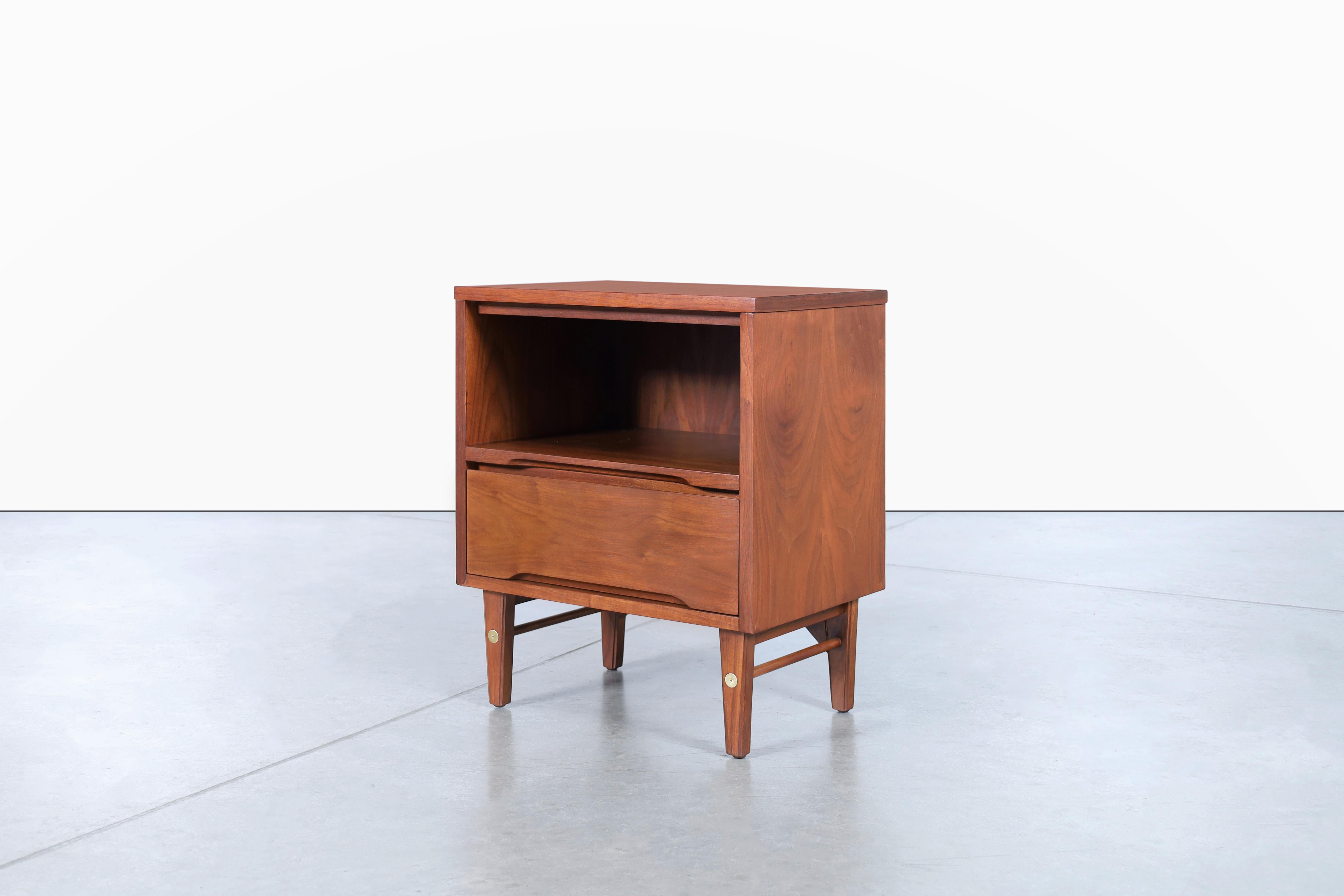 Mid-Century Modern Walnut Nightstands by Stanley For Sale 1