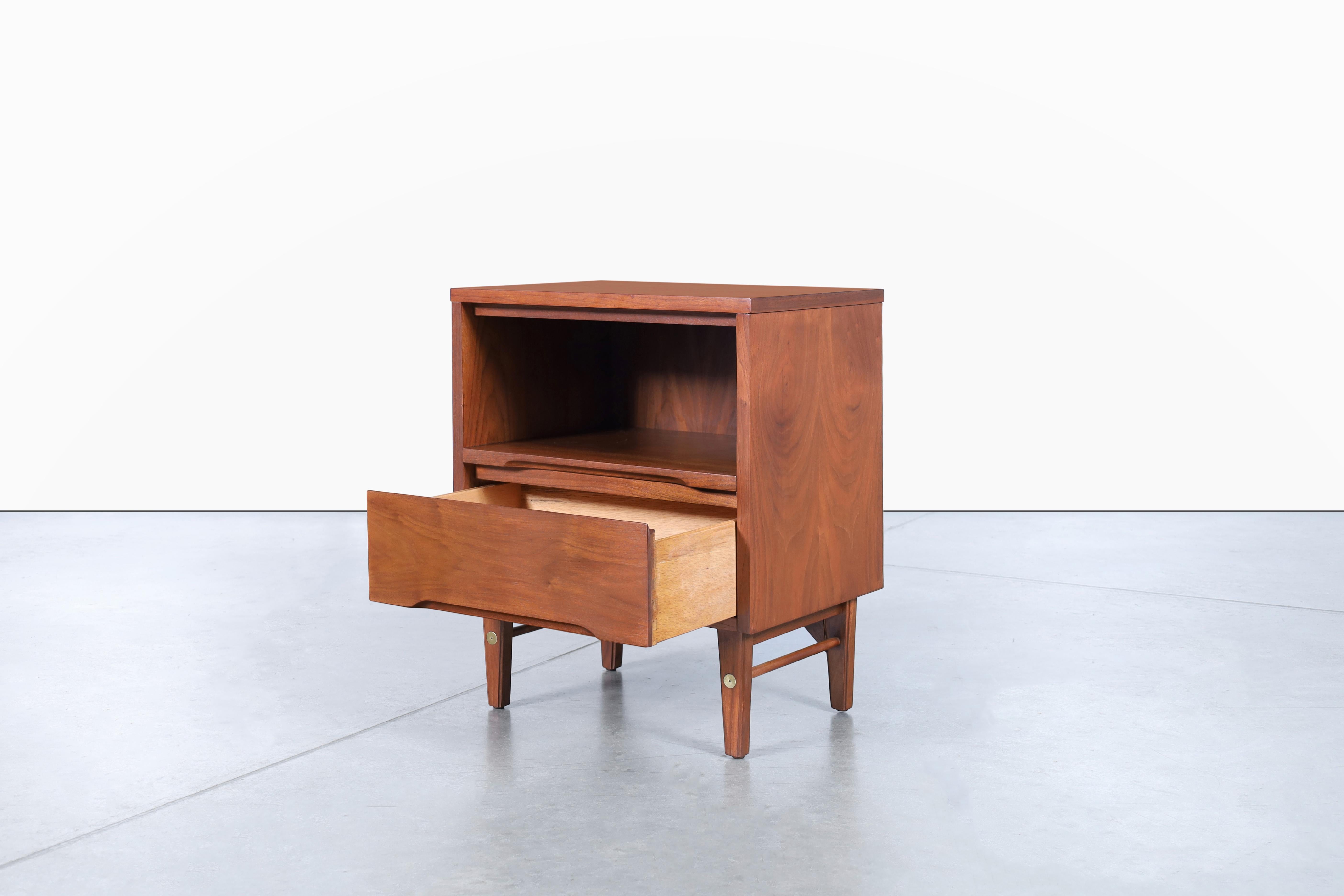 Mid-Century Modern Walnut Nightstands by Stanley For Sale 2