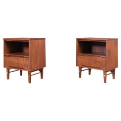 Comodini in legno di noce di Stanley, stile metà secolo moderno