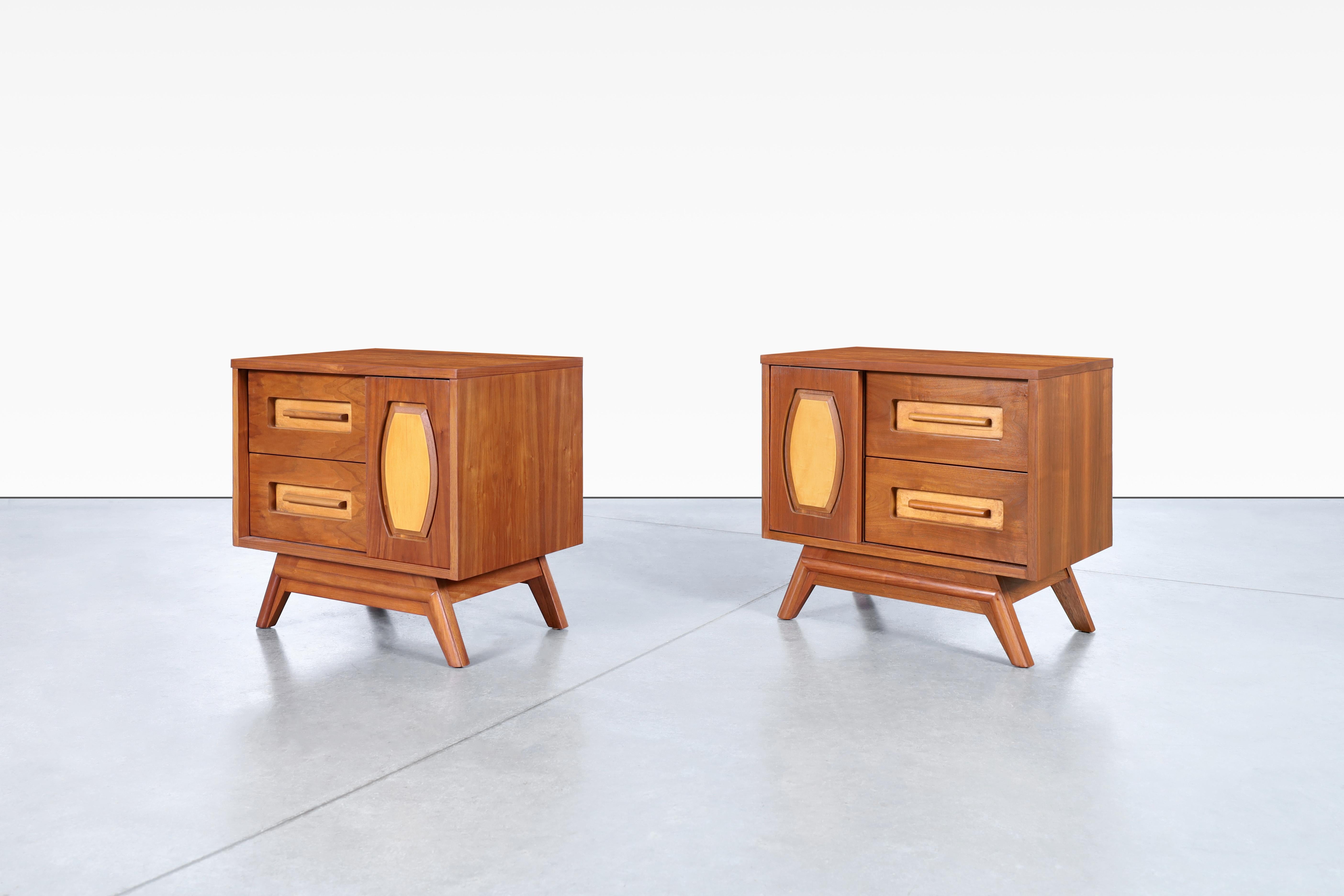 Amazing mid-Century modern walnut nightstands manufactured by Young Mfg. in the United States, circa 1960s. These nightstands are truly exquisite pieces crafted from the finest quality walnut and birch wood, producing stunning natural grain patterns