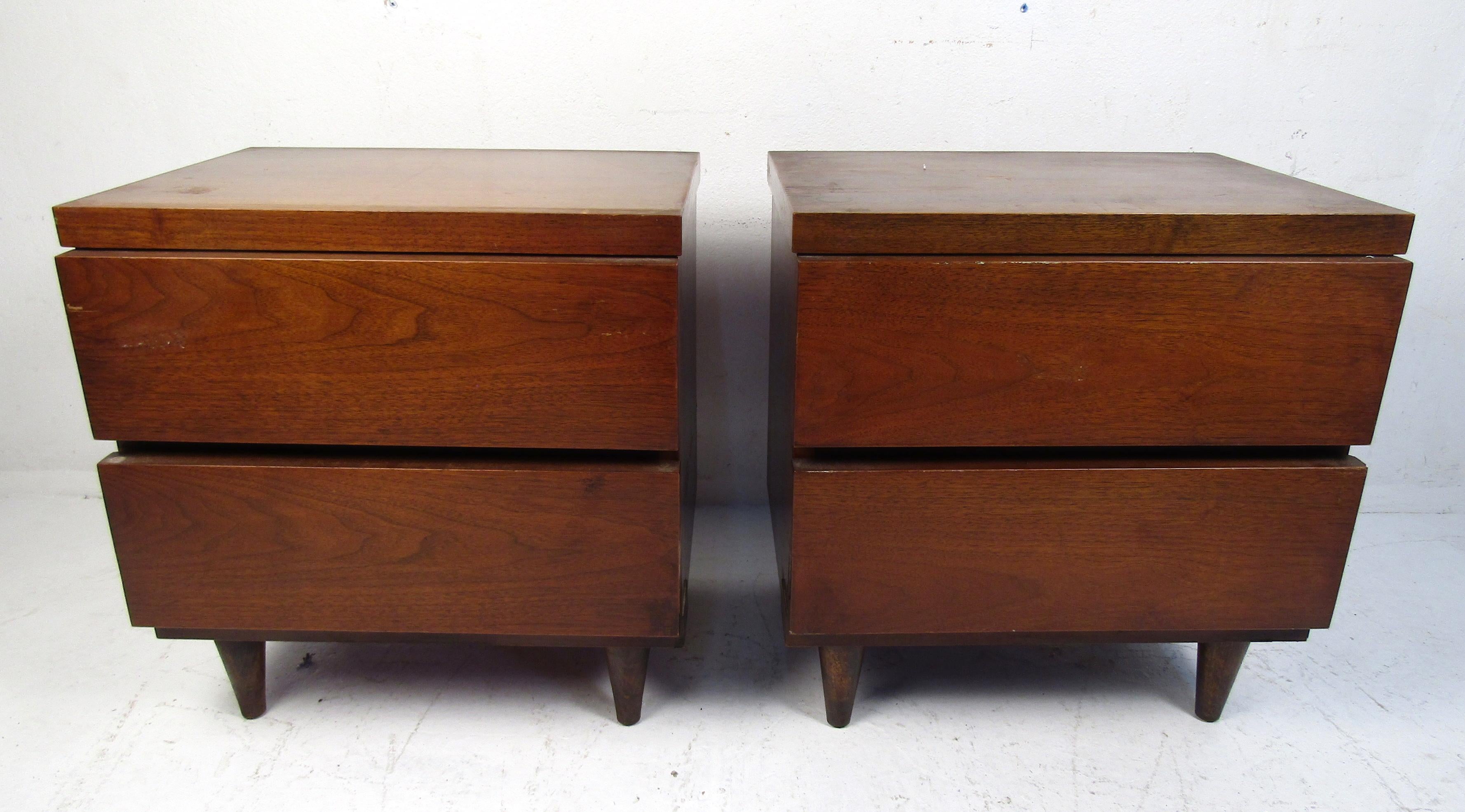 Vintage modern pair of nightstands featuring rich walnut grain, two drawers, and sturdy tapered legs.

Please confirm item location (NJ or BK).