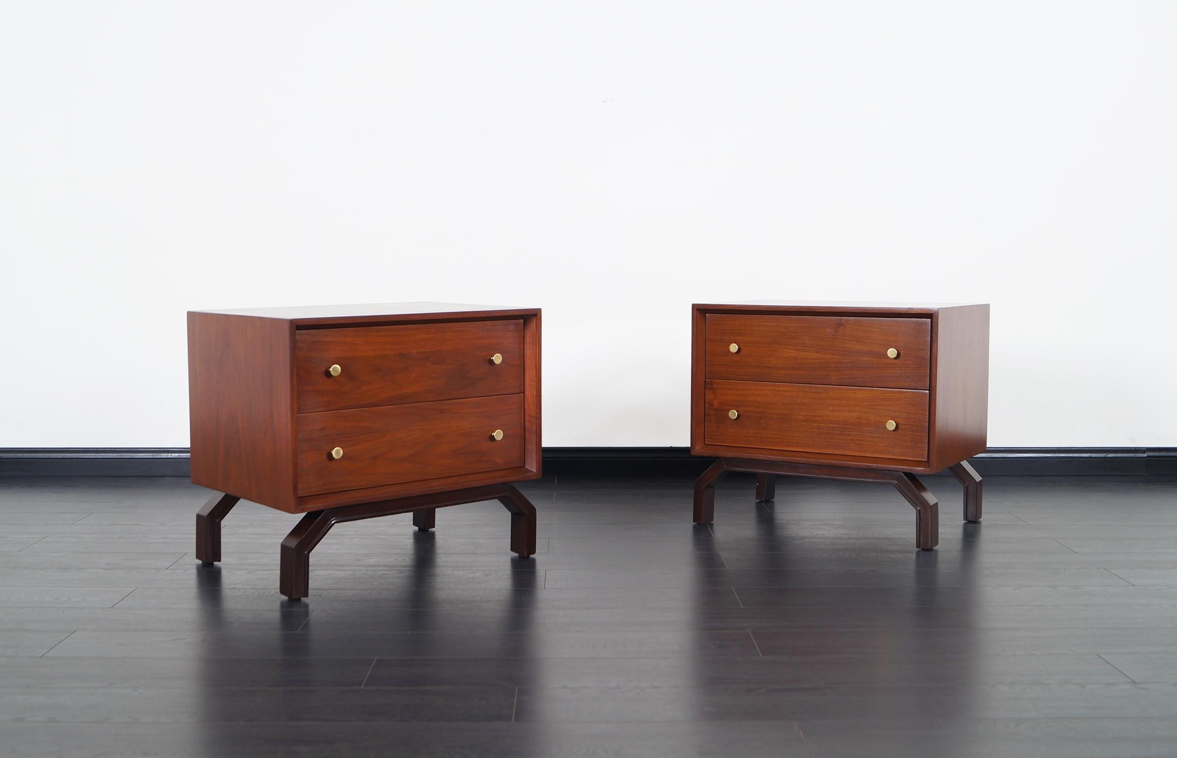 Mid-Century Modern Walnut Nightstands In Excellent Condition In North Hollywood, CA