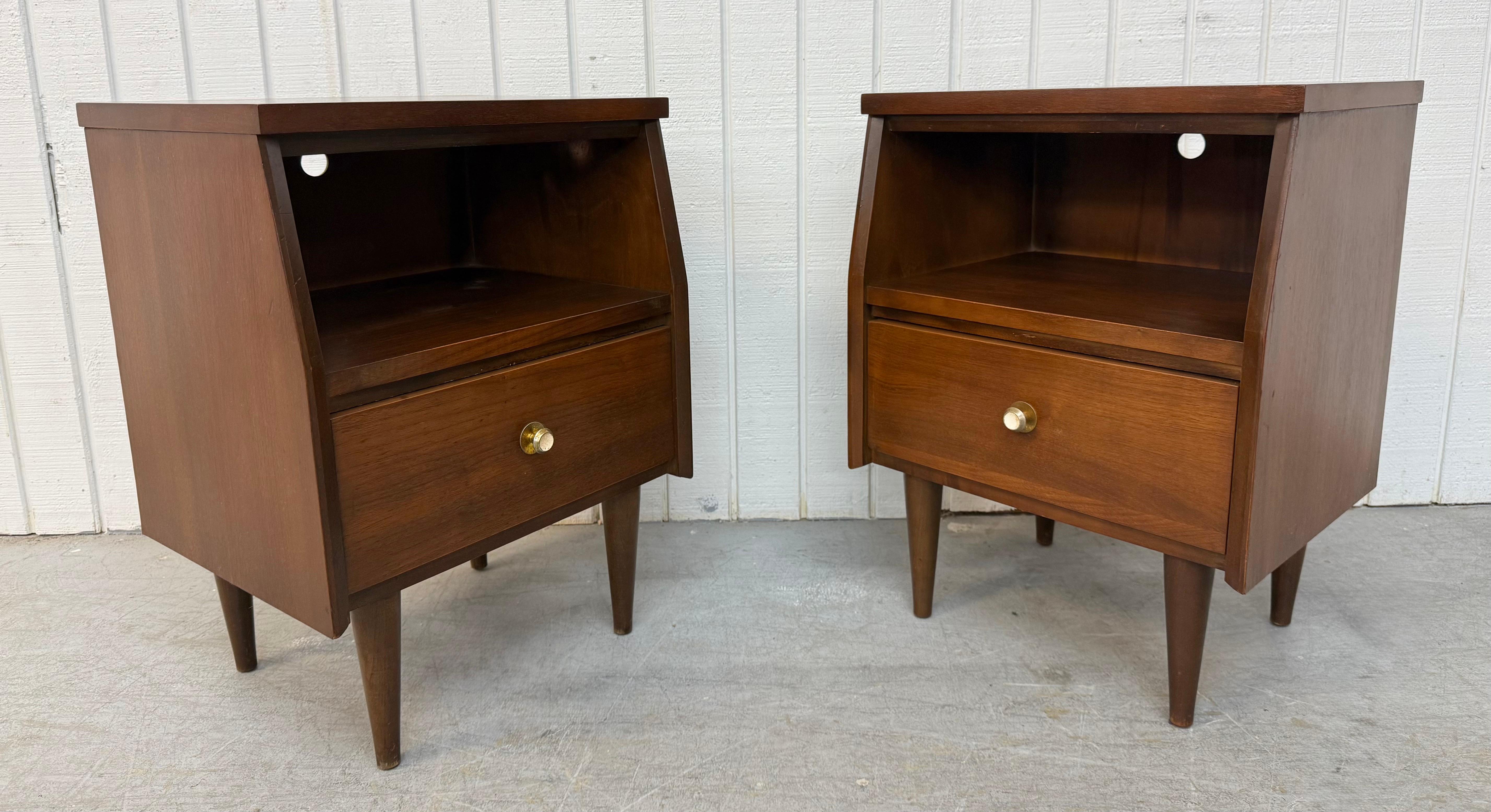 This listing is for a pair of Mid-Century Modern Walnut Nightstands. Featuring a straight line design, single drawer with original hardware, open storage space, modern legs, and a beautiful walnut finish. This is an exceptional combination of
