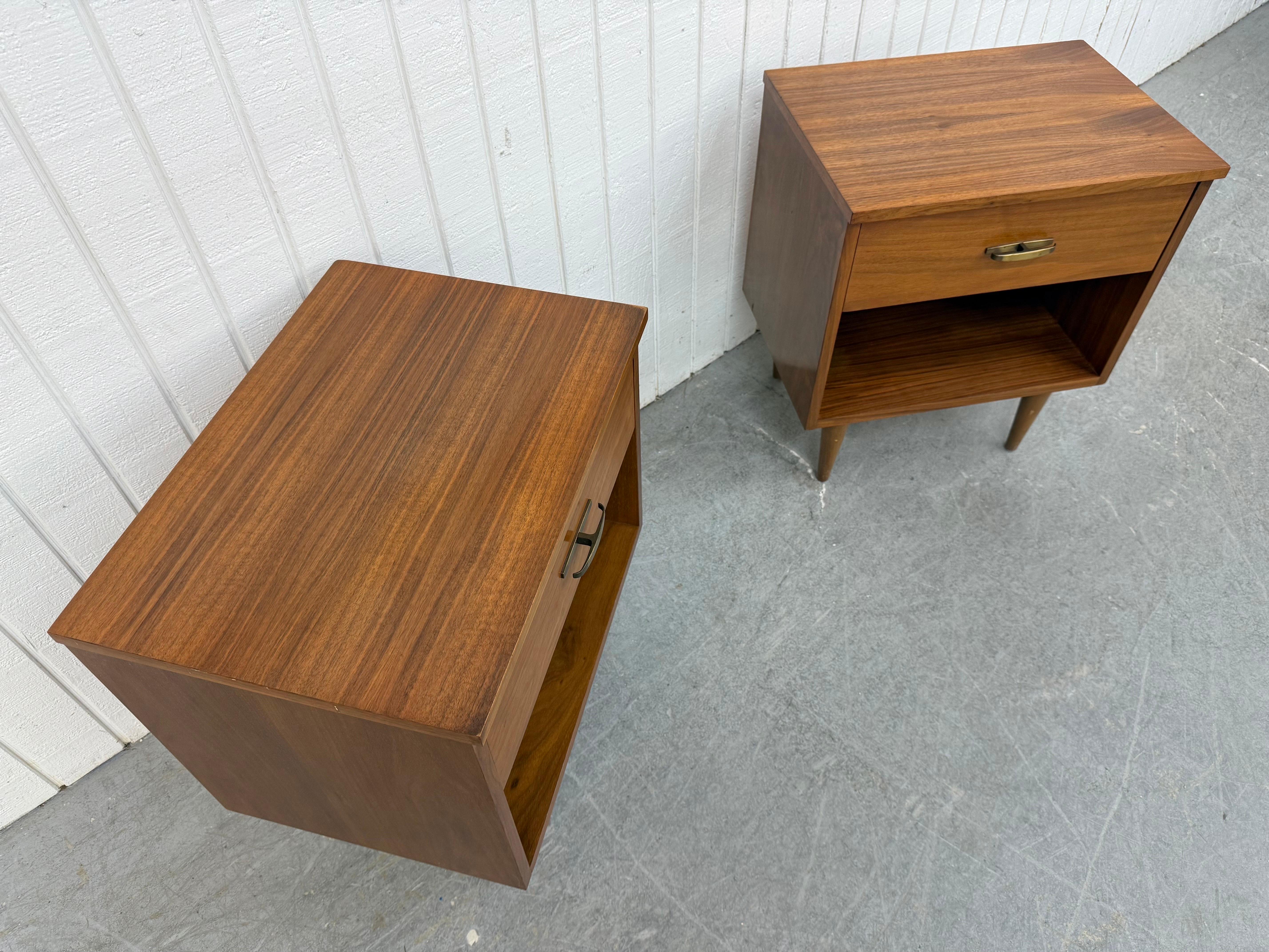 Mid-Century Modern Walnut Nightstands - Set of 2 In Good Condition For Sale In Clarksboro, NJ