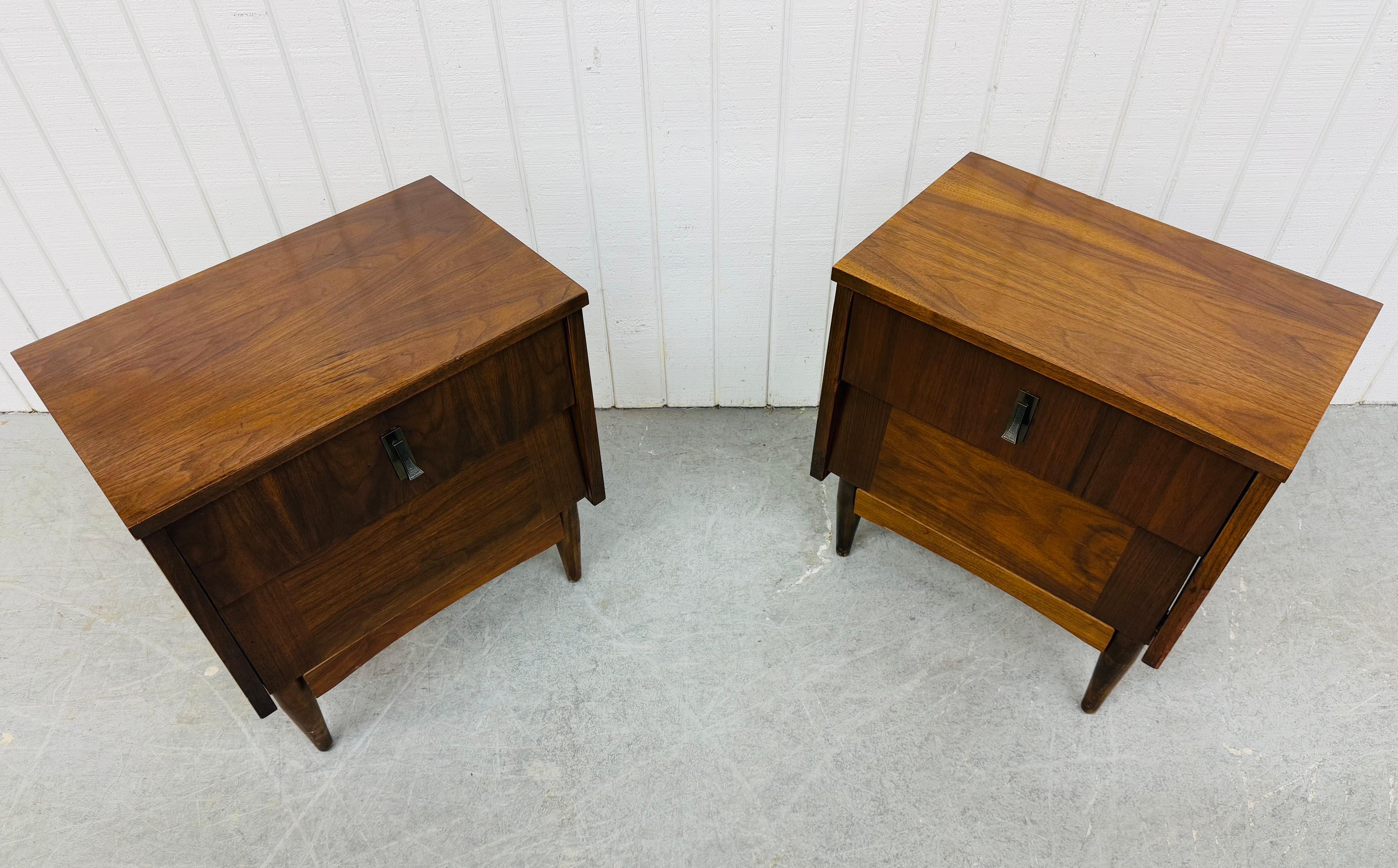 20th Century Mid-Century Modern Walnut Nightstands - Set of 2 For Sale