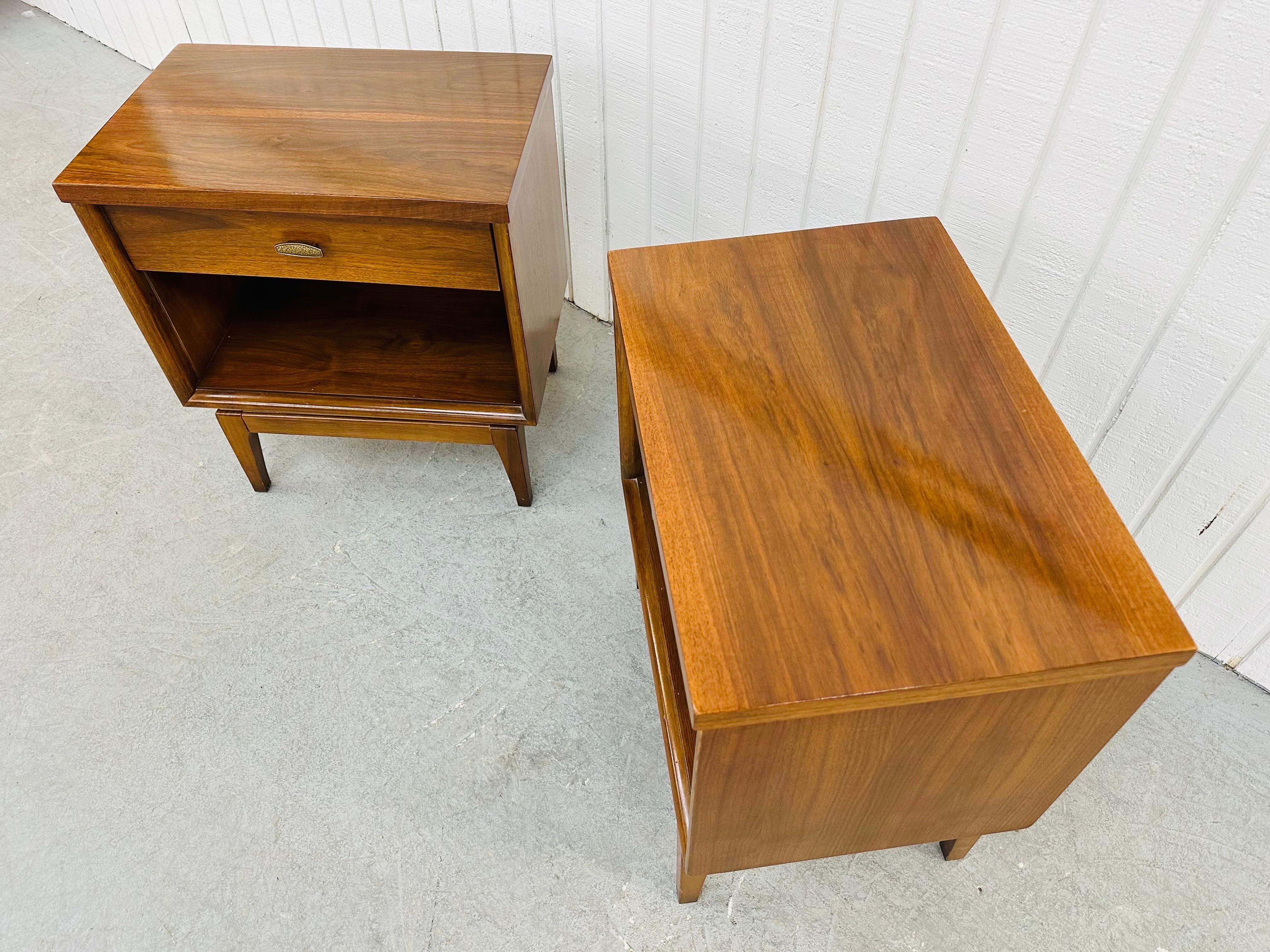 20th Century Mid-Century Modern Walnut Nightstands - Set of 2 For Sale