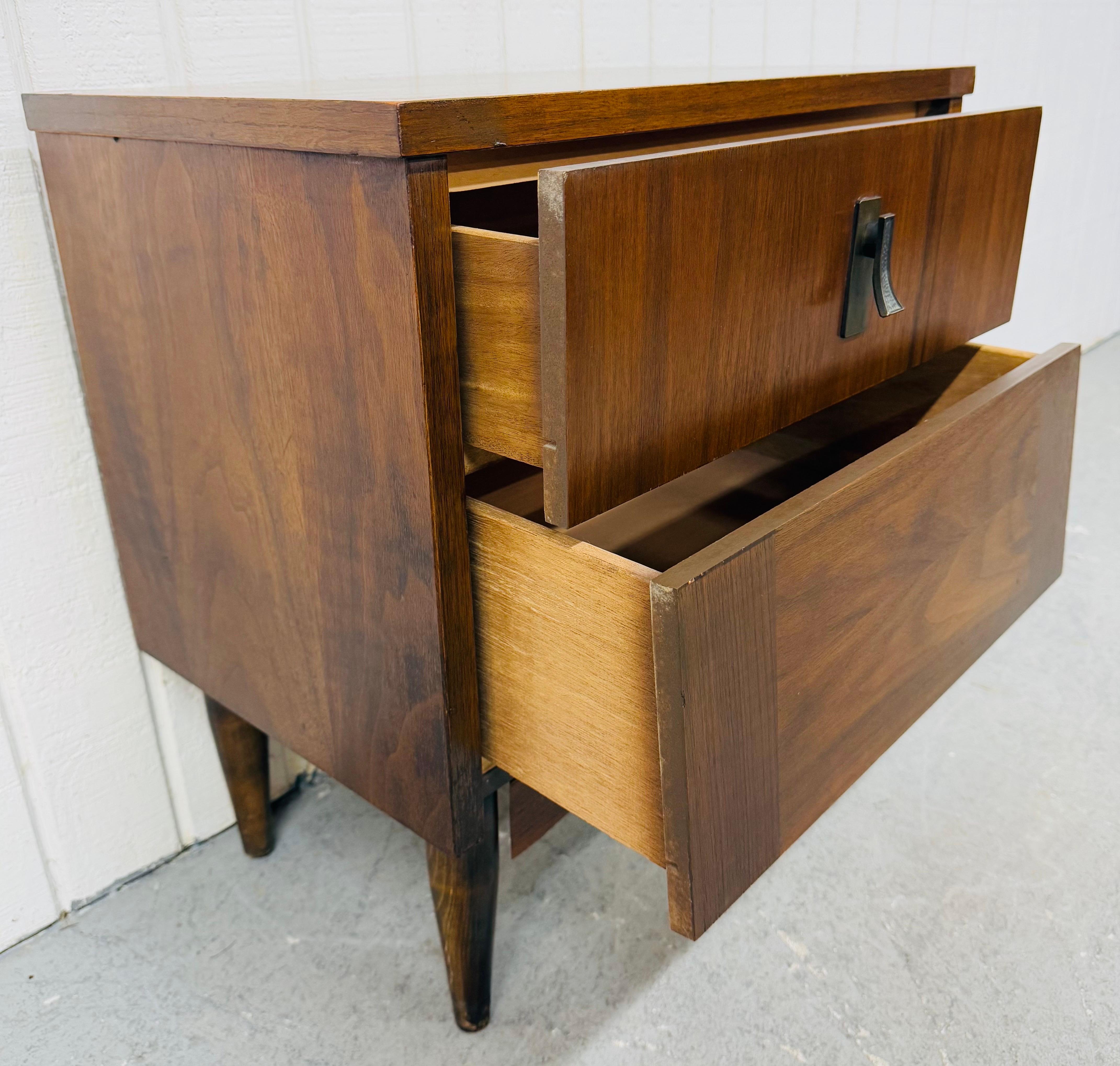 Mid-Century Modern Walnut Nightstands - Set of 2 For Sale 2