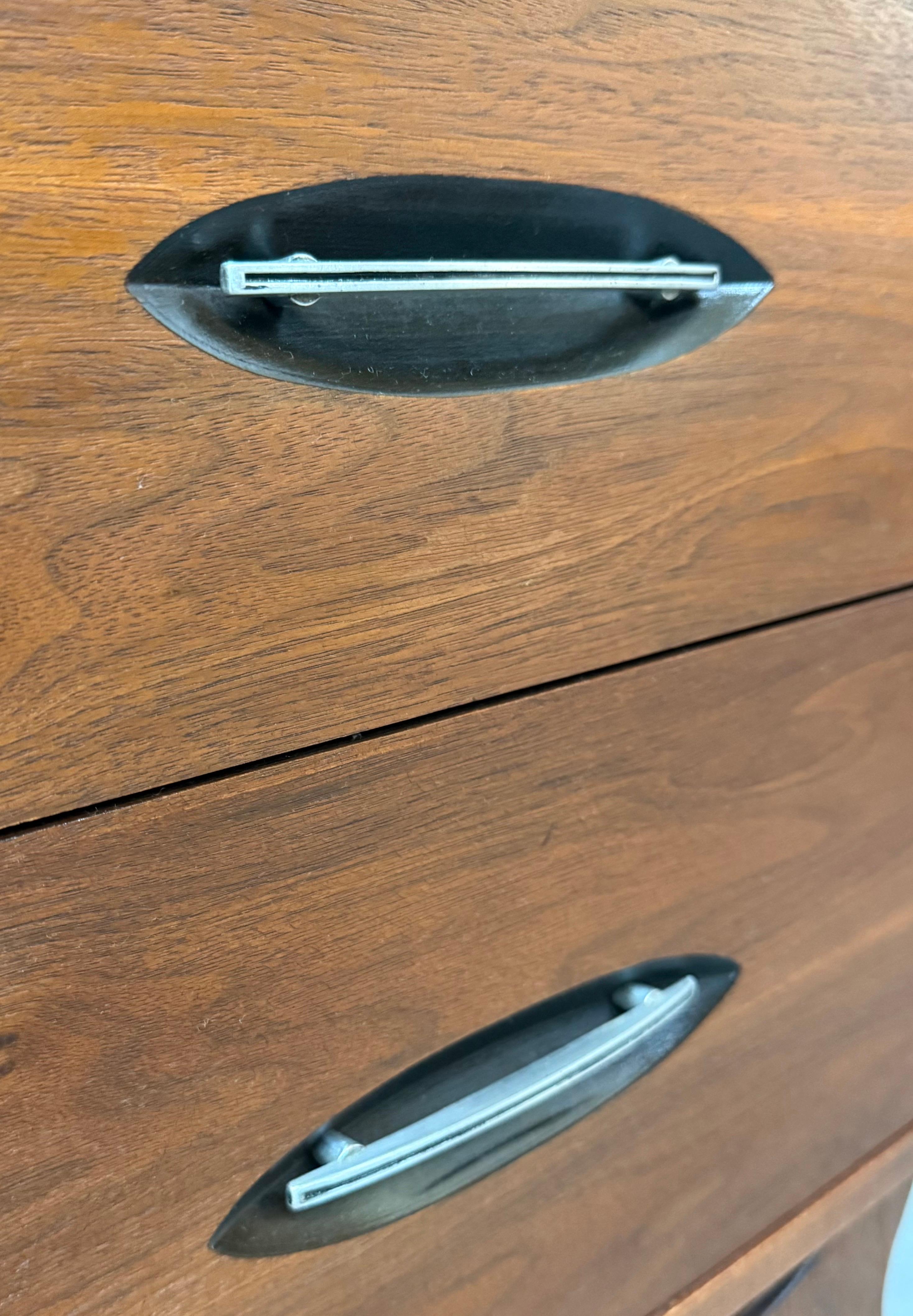 The Modernity Moderns Tables de nuit en noyer - Set of 2 en vente 2