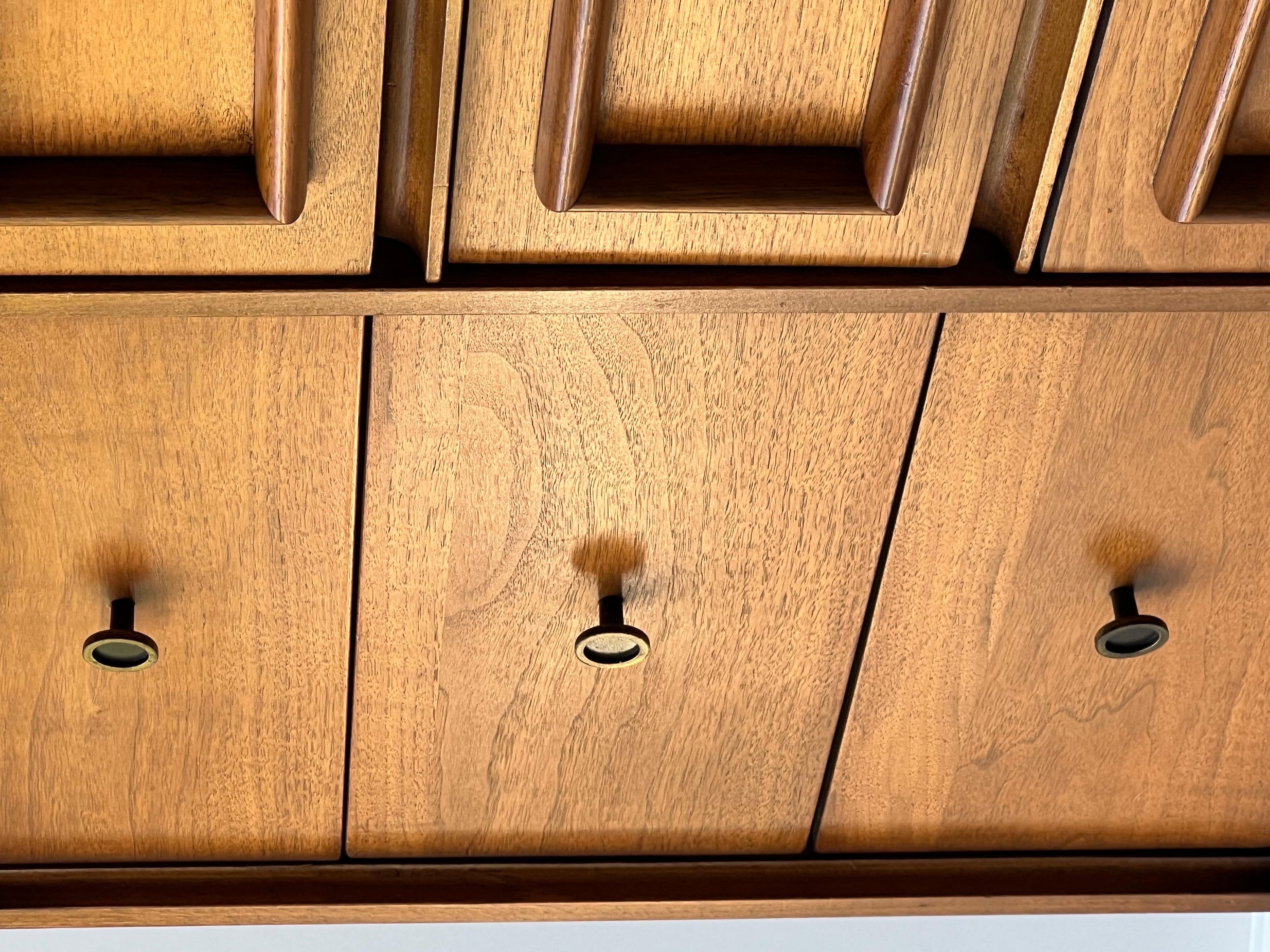 Mid Century Modern Walnut Nine Drawer Dresser 17