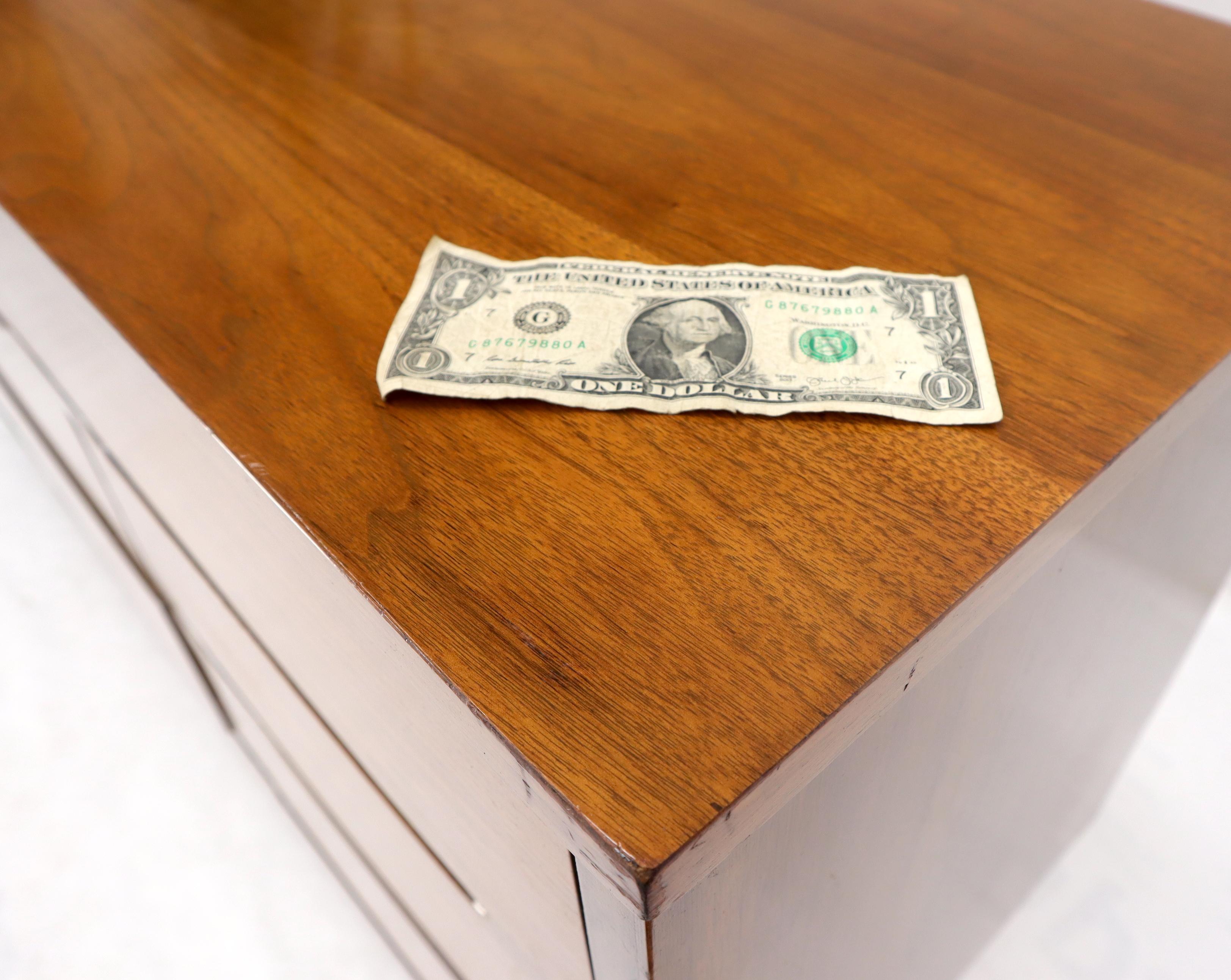 Mid-Century Modern Walnut Nine Drawers Dresser Credenza on Cone Shape Legs 5