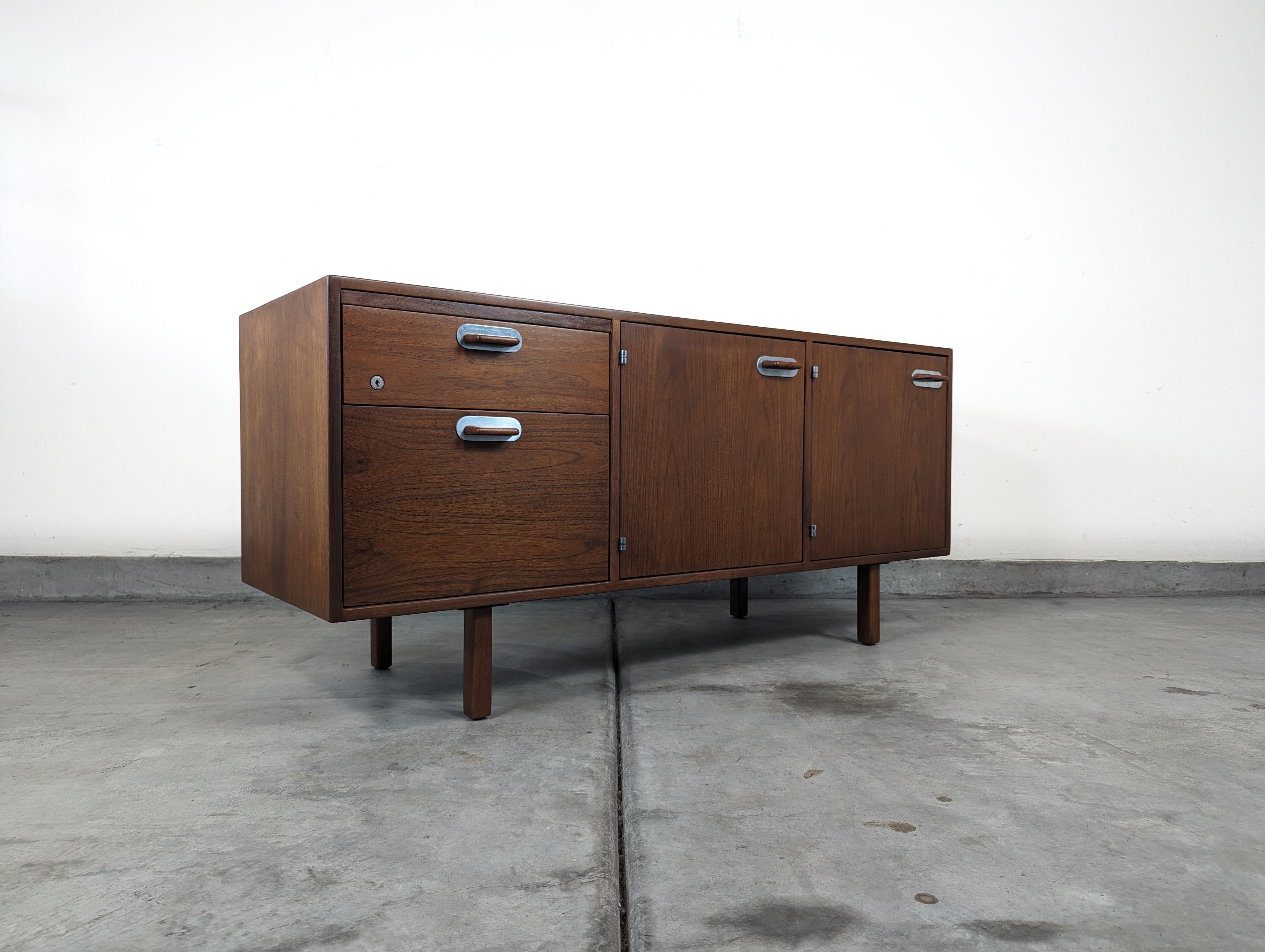 Mid Century Modern Walnut Office Credenza by Jens Risom, c1960s For Sale 4