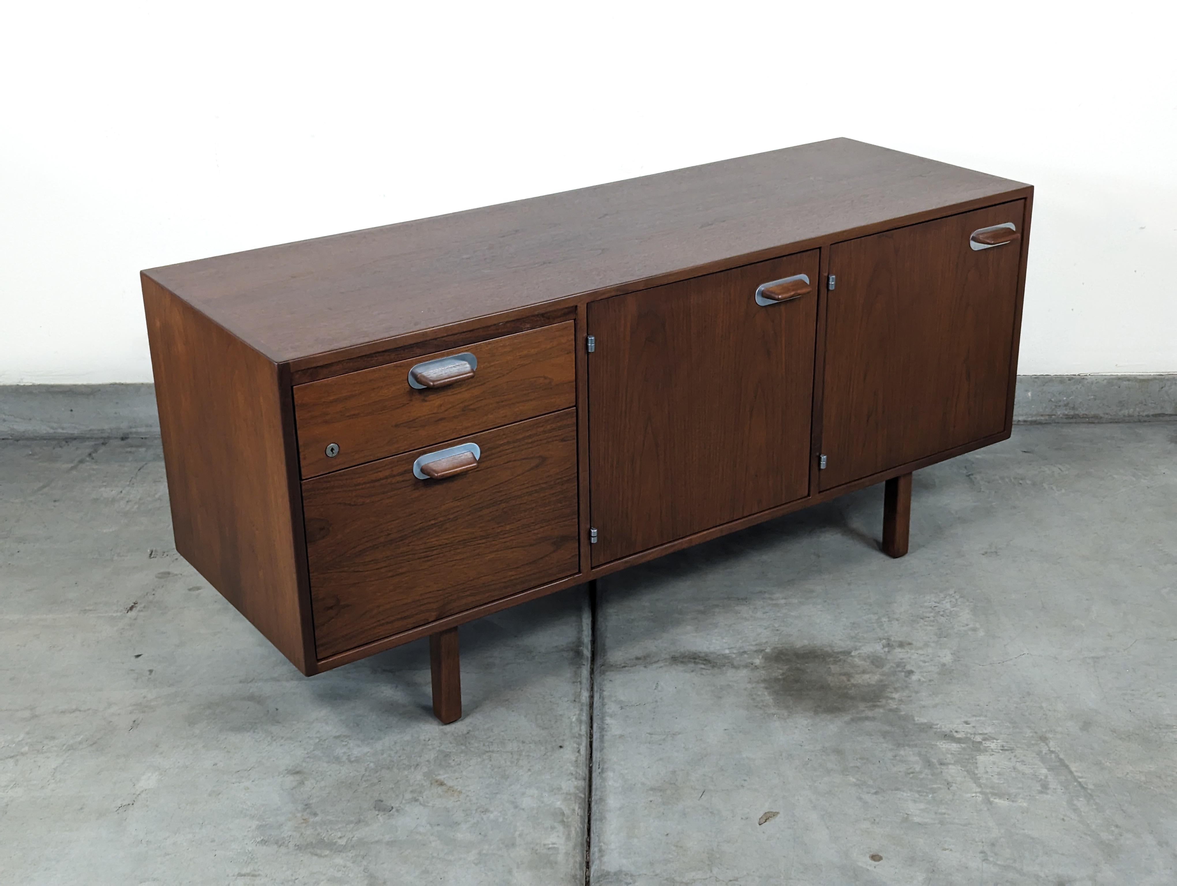 Mid Century Modern Walnut Office Credenza by Jens Risom, c1960s For Sale 6