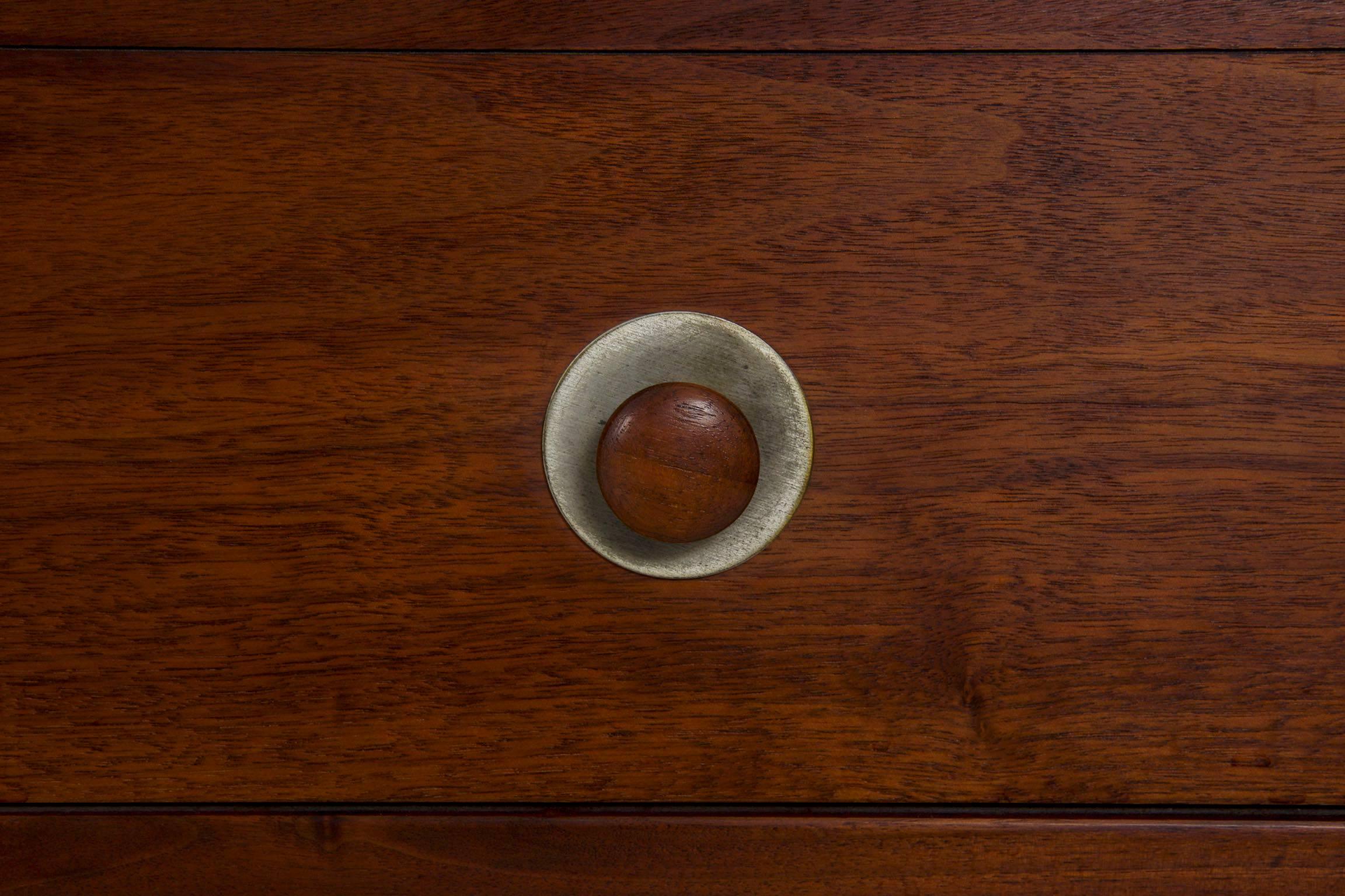 Mid-Century Modern Walnut Office Desk Vintage Writing Table, circa 1960s In Good Condition In Shippensburg, PA