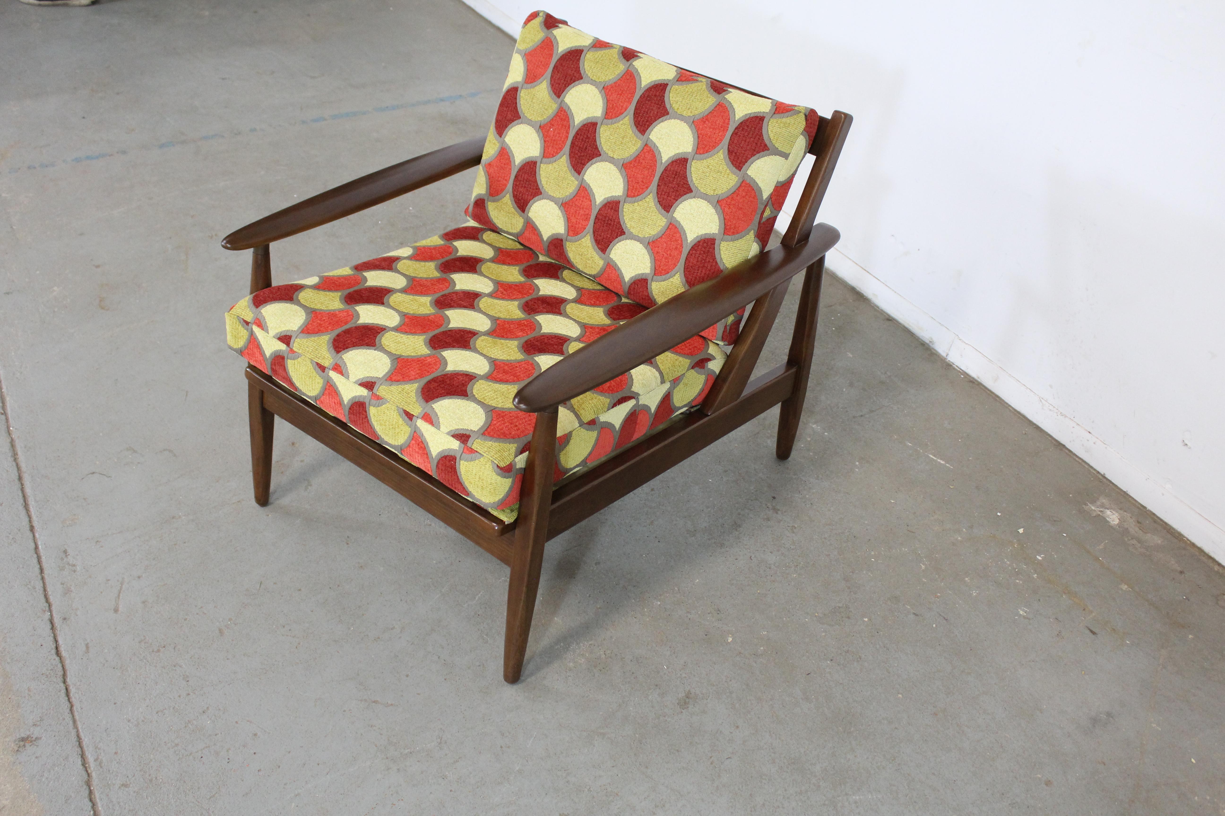 Mid-Century Modern Walnut Open Arm Lounge Chair 1