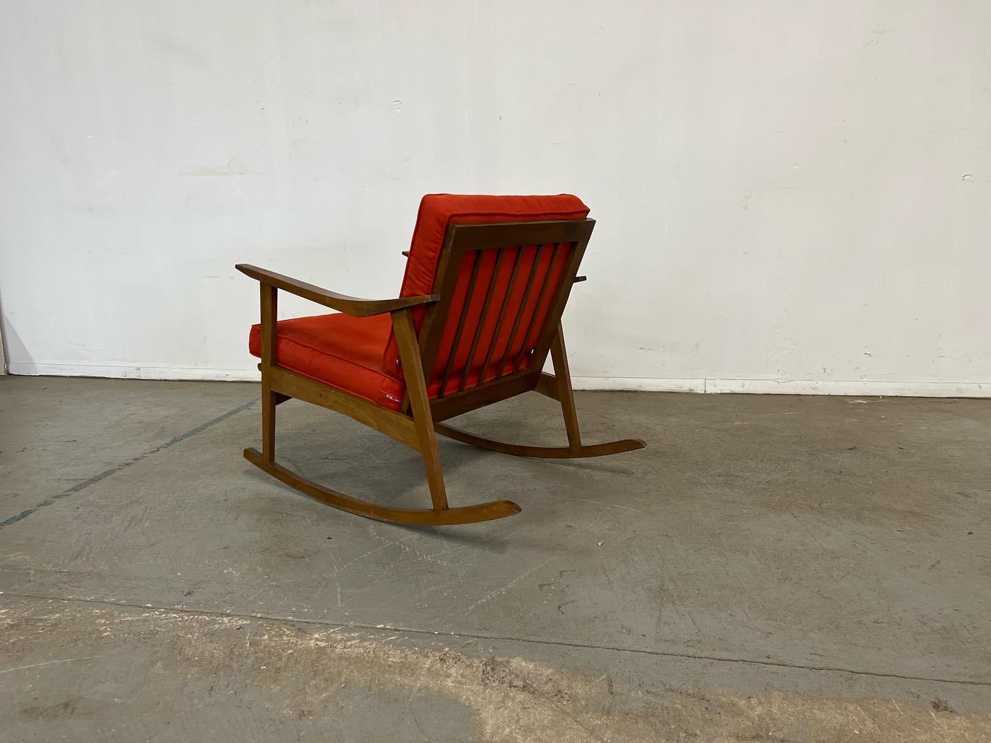Mid-Century Modern Walnut Open Arm Rocking / Lounge Chair In Good Condition In Wilmington, DE