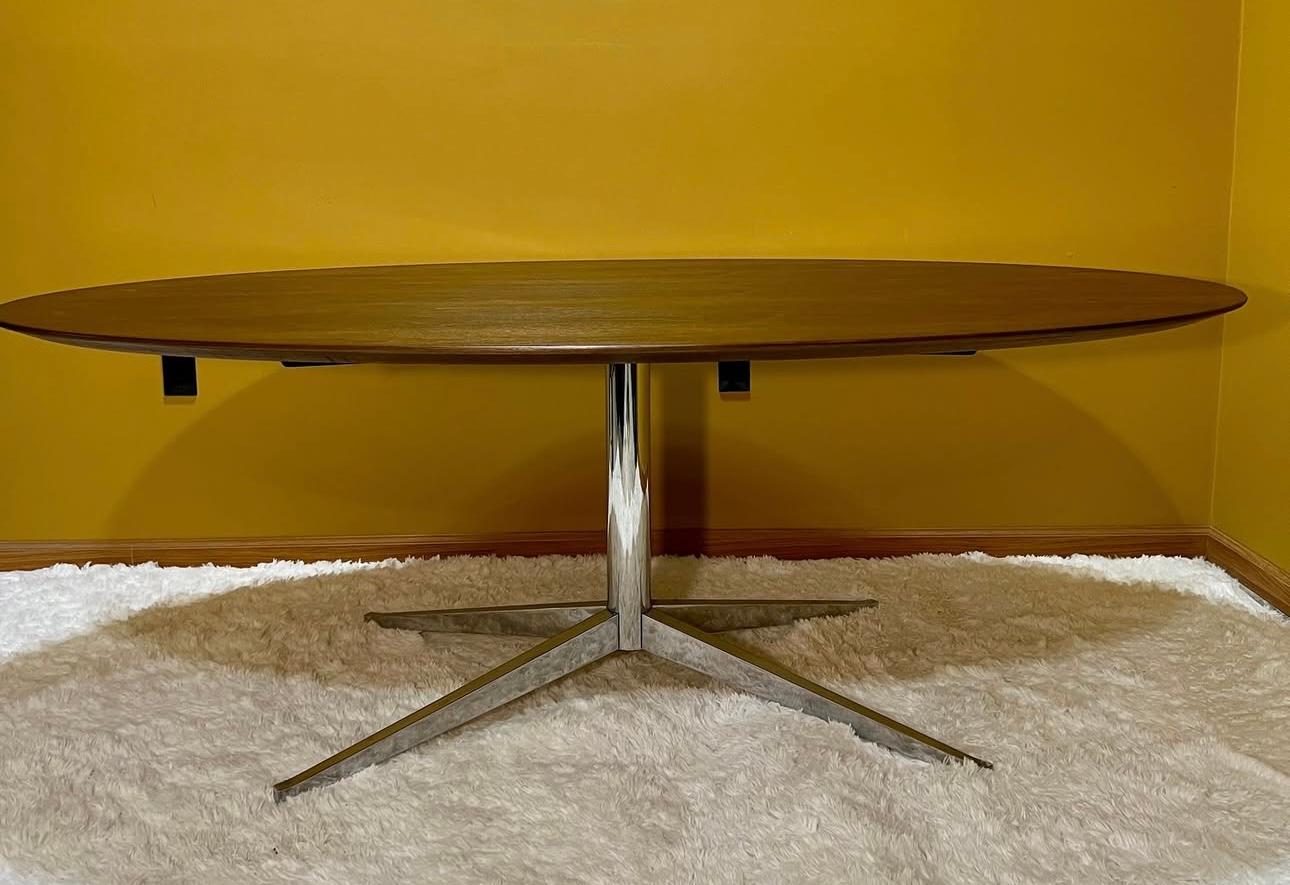 Bureau et table de direction ovale moderne du milieu du siècle dernier par Florence Knoll Bon état - En vente à Stafford, TX