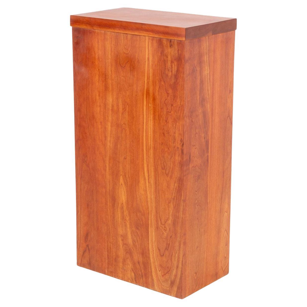 Mid-Century Modern Walnut Pedestal en vente