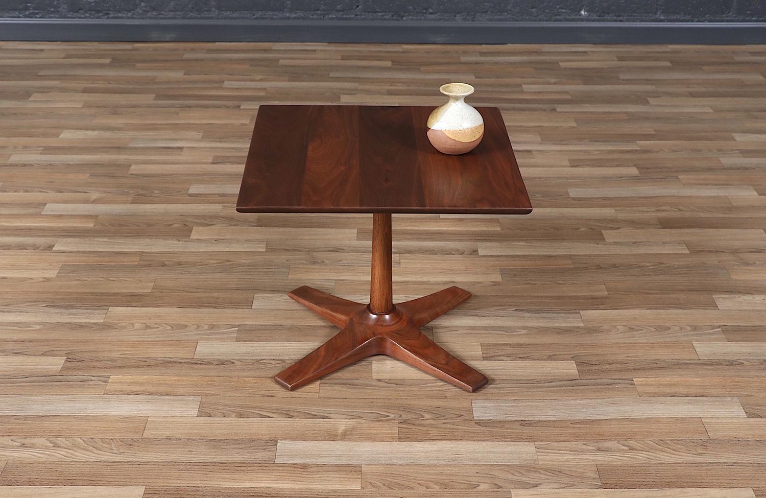 Mid-20th Century Mid-Century Modern Walnut Pedestal Side Table w/ Star Base For Sale