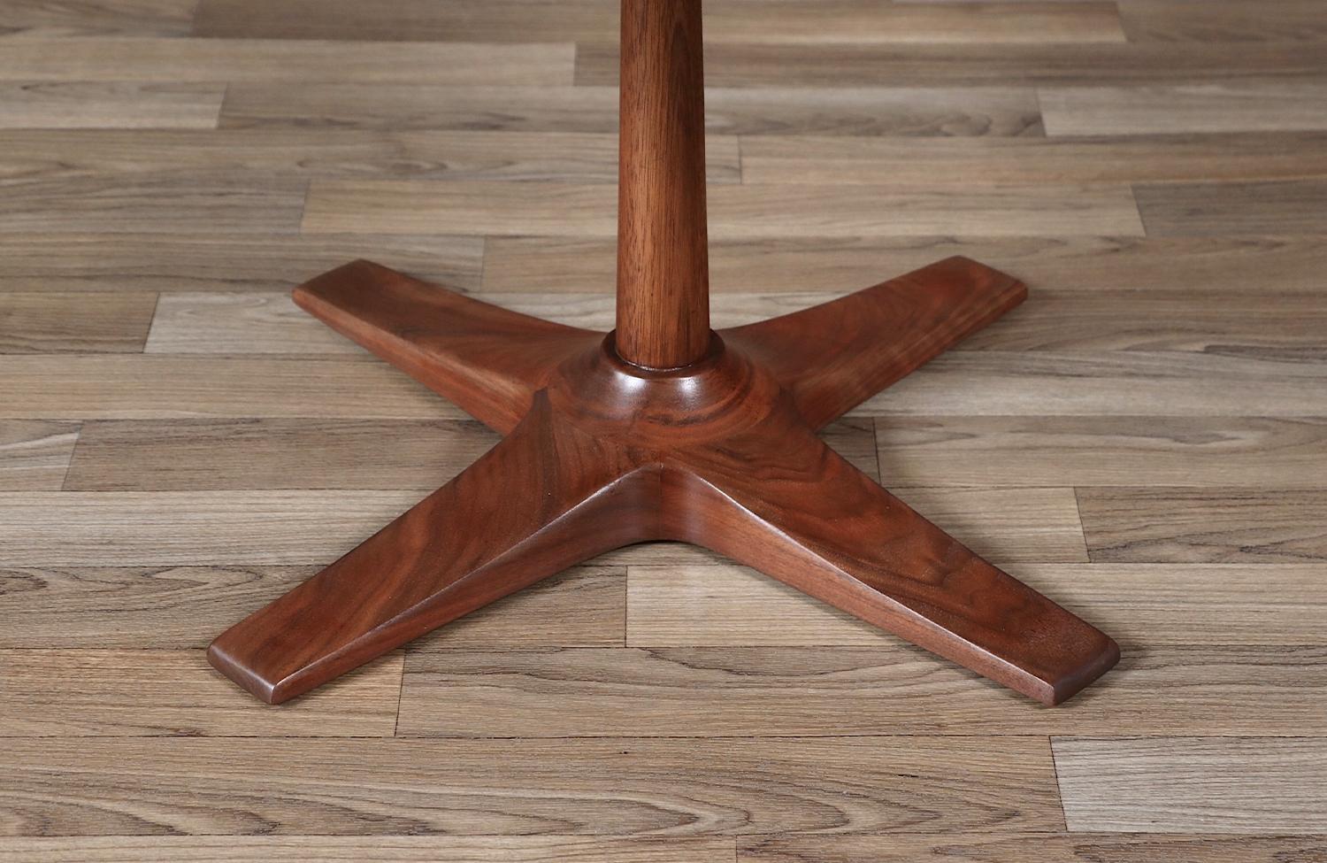 Mid-Century Modern Walnut Pedestal Side Table w/ Star Base For Sale 3