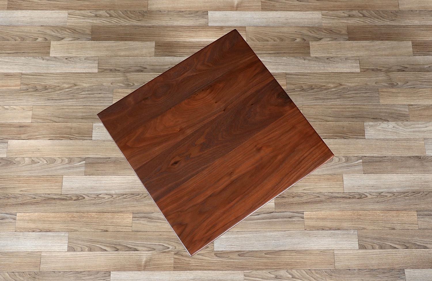 Mid-Century Modern Walnut Pedestal Side Table w/ Star Base For Sale 4