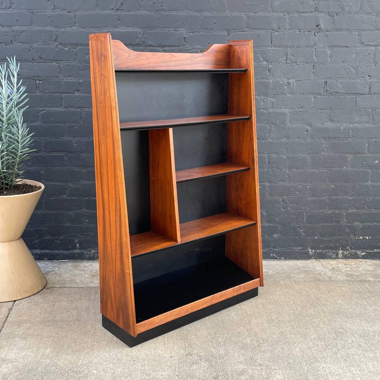 Mid-Century Modern Walnut Pyramid Bookcase by Merton Gershun for Dillingham

Original Vintage Condition

Dimensions: 59.50”H x 36.75”W x 13”D
