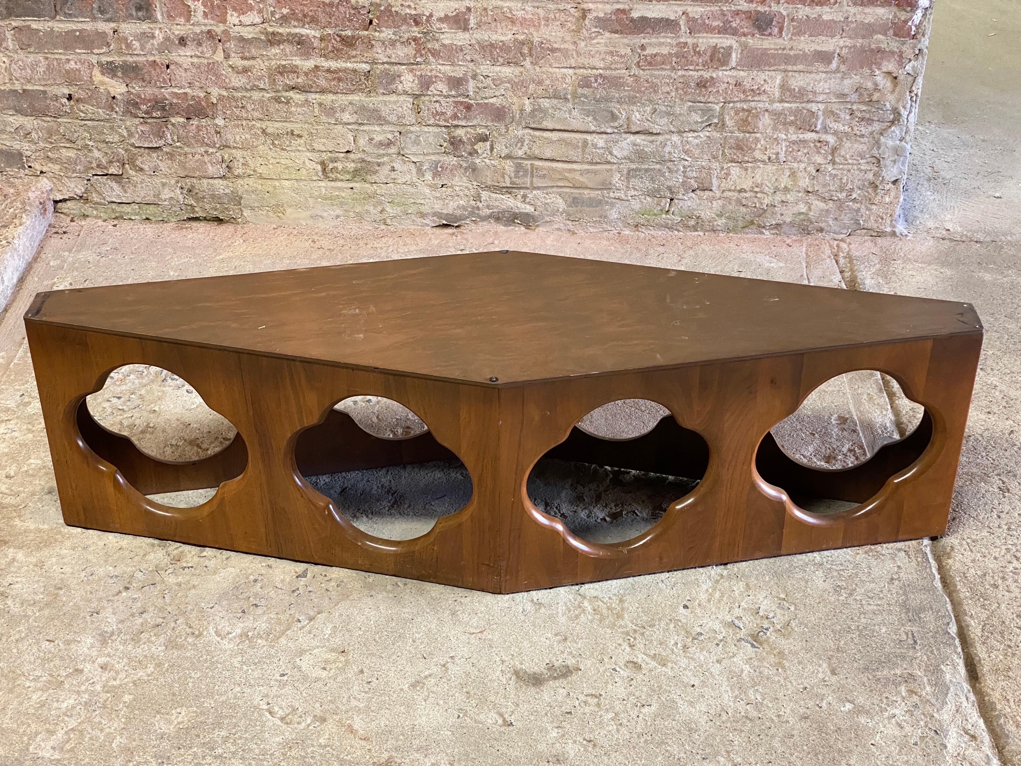 Mid Century Modern Walnut Quatrefoil Base with Oval Marble Top Coffee Table For Sale 6
