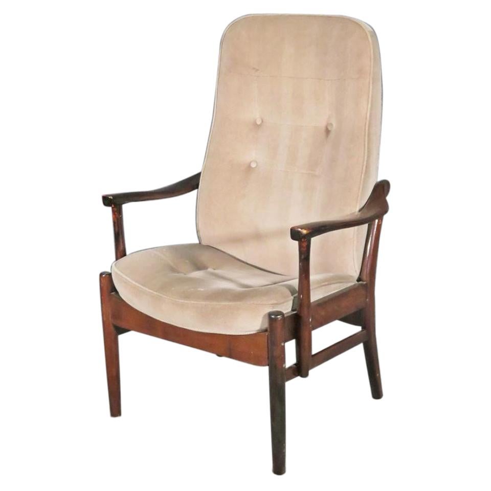 Fauteuil de salon en noyer moderne du milieu du siècle dernier en vente