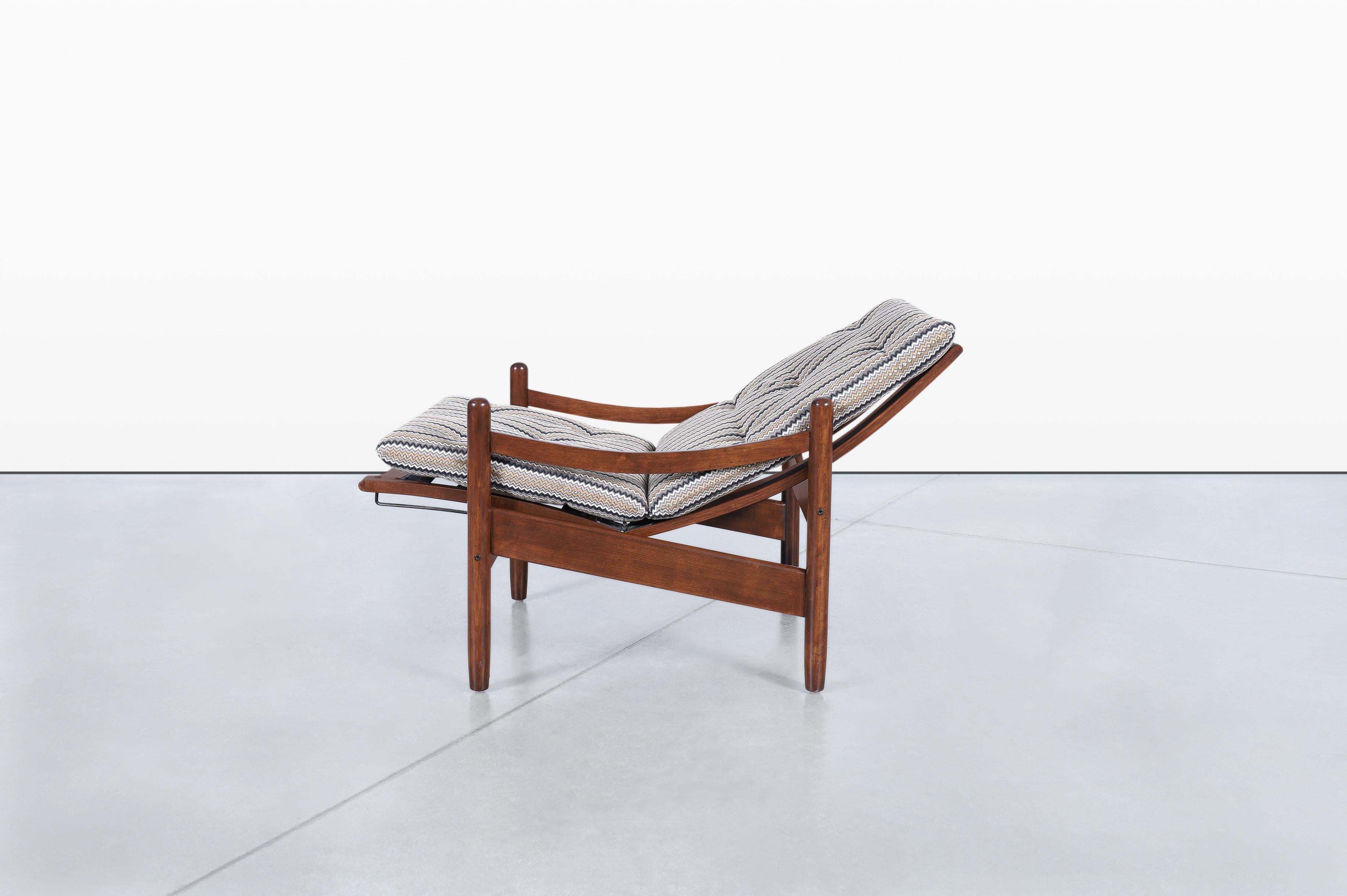 Sillones reclinables de nogal modernos de mediados de siglo en venta 3