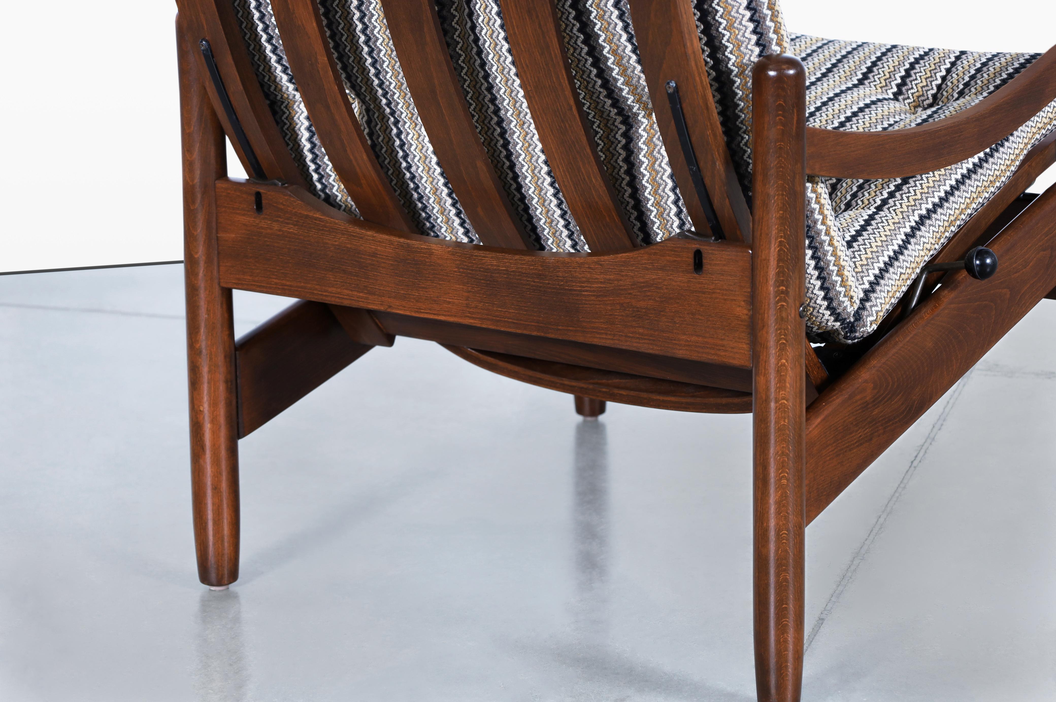 Sillones reclinables de nogal modernos de mediados de siglo en venta 7