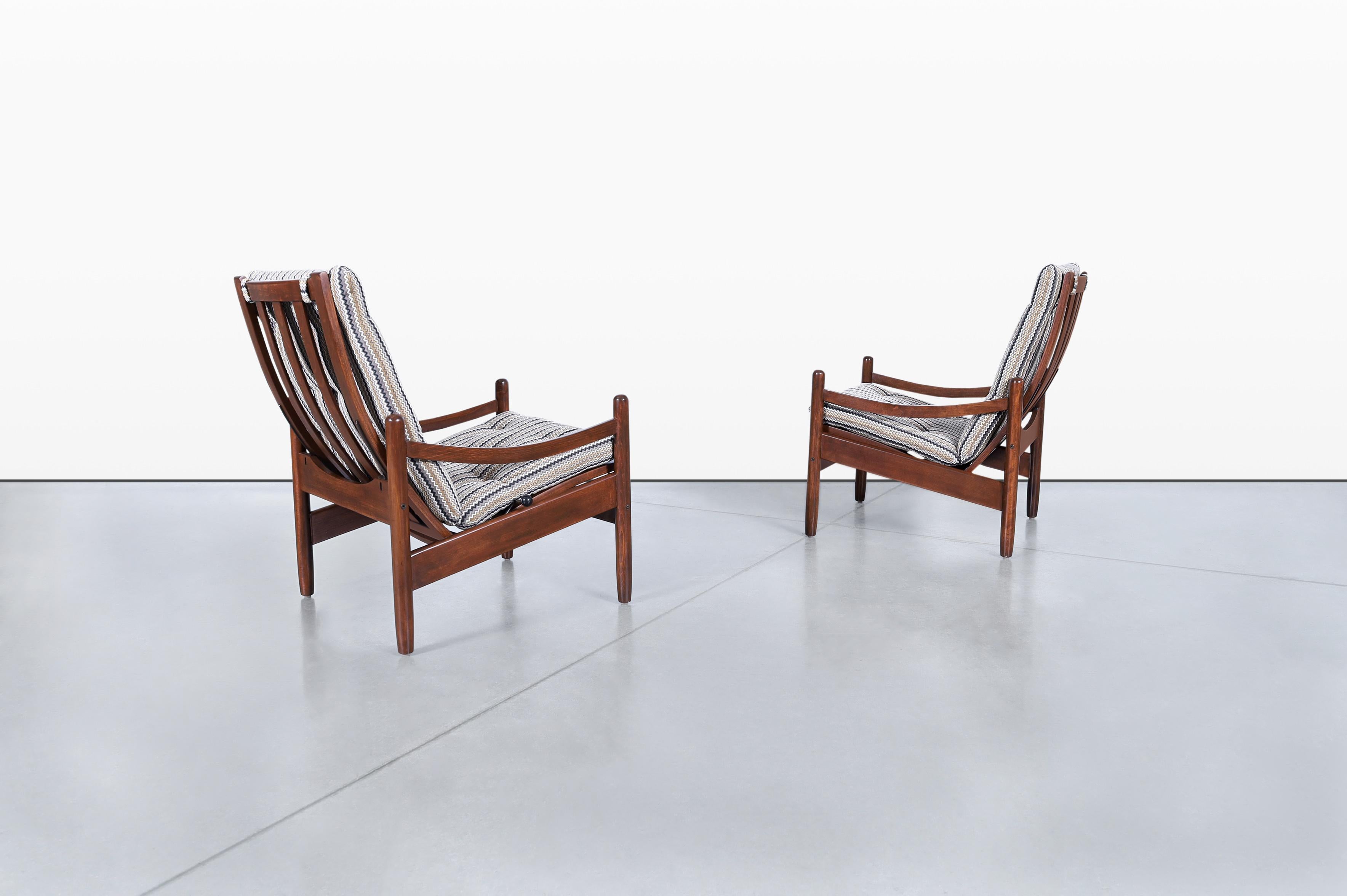 Sillones reclinables de nogal modernos de mediados de siglo en Excelente estado para la venta en North Hollywood, CA
