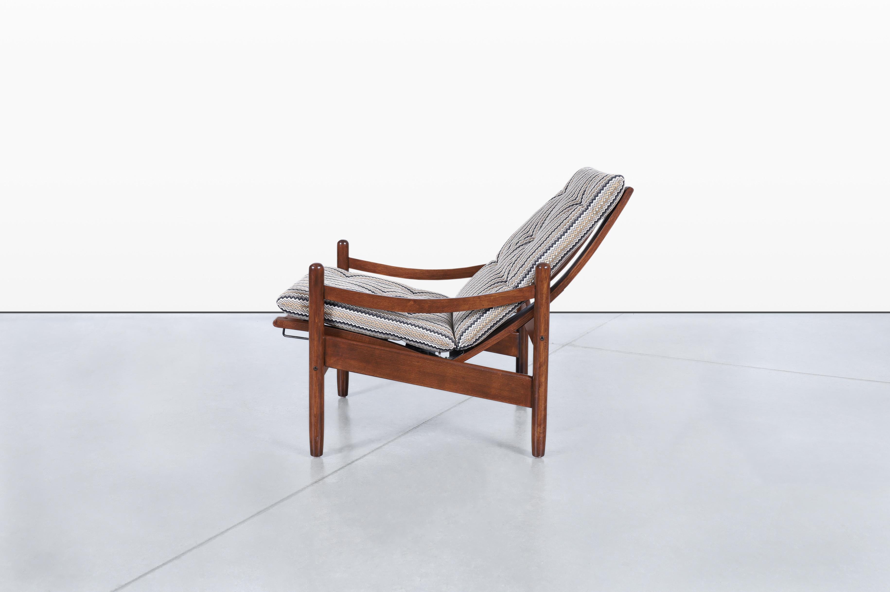 Sillones reclinables de nogal modernos de mediados de siglo en venta 2