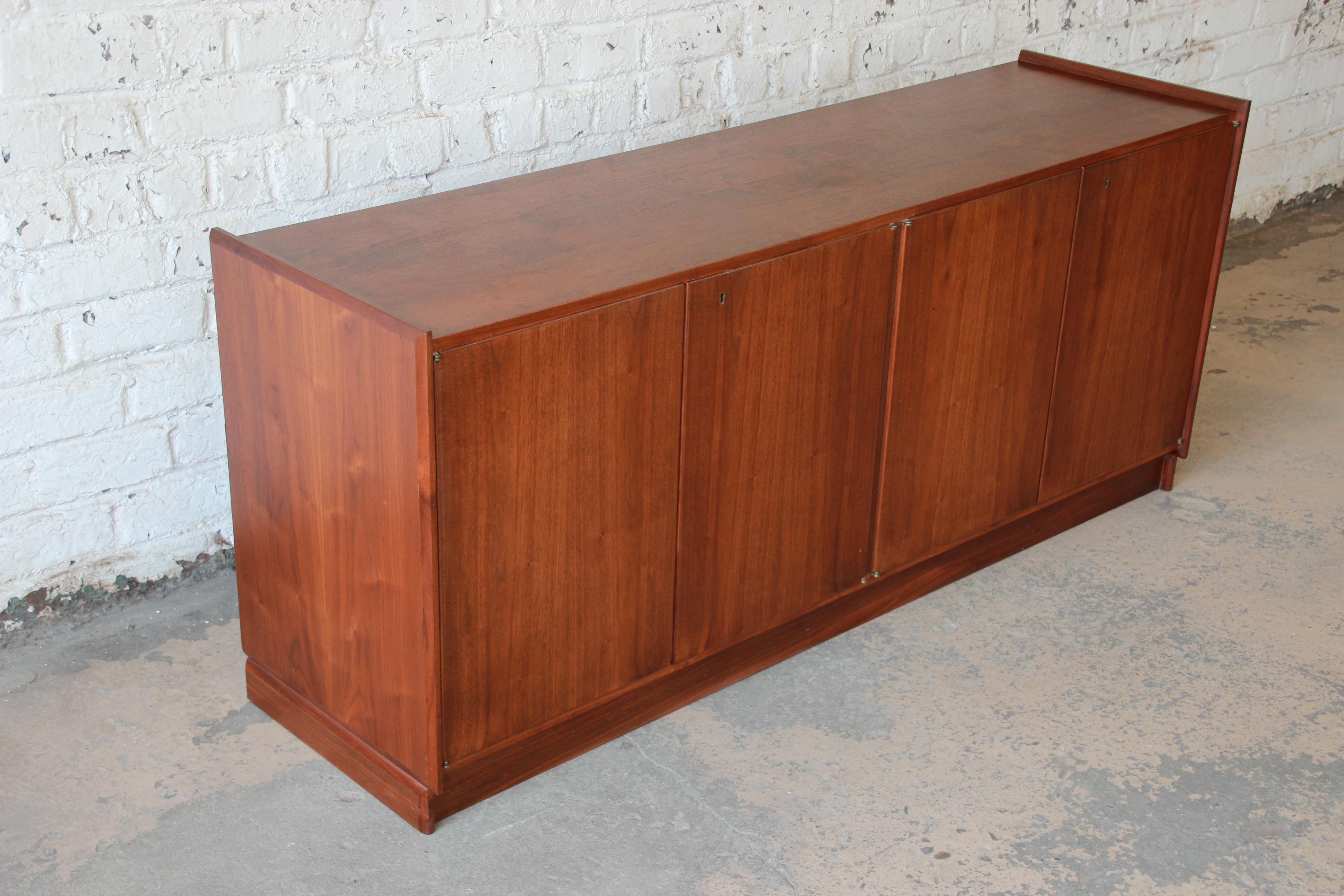 Mid-Century Modern Walnut Record Cabinet, Credenza, or Bar Cabinet In Good Condition In South Bend, IN