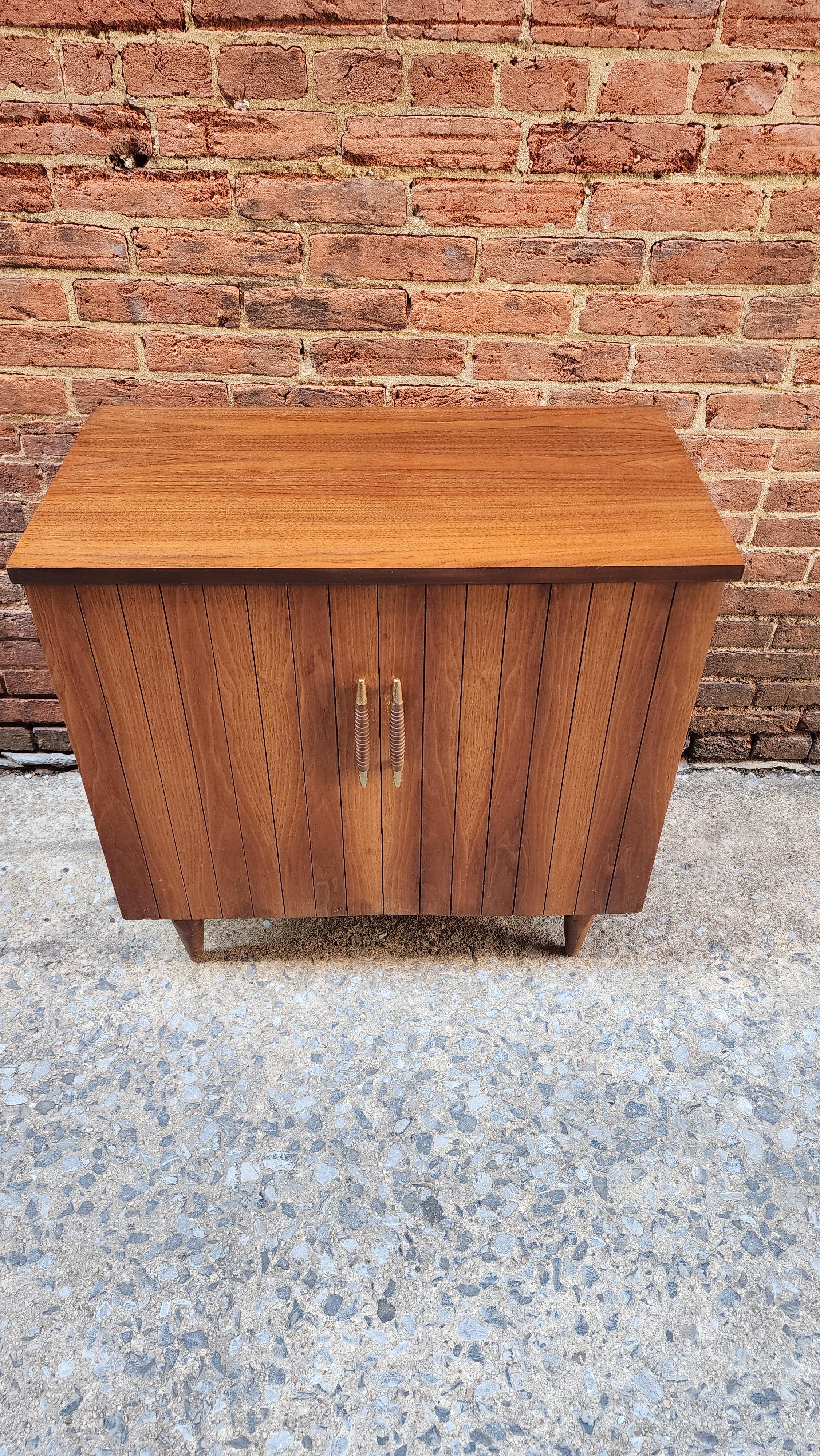 Mid-Century Modern Walnut Record Storage Cabinet  In Good Condition For Sale In Frederick, MD