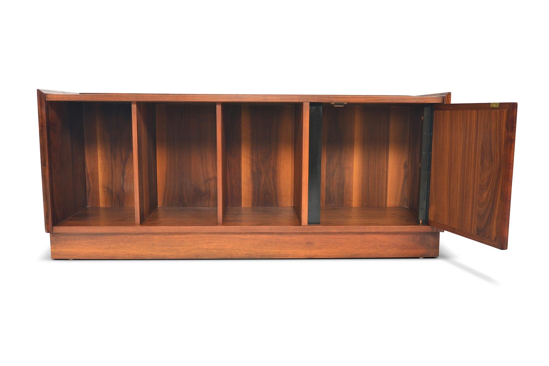 This American Mid-Century Modern walnut record storage cabinet was designed by Merton Gershun for Dillingham as part of the ‘Esprit’ collection. This sleek piece is sought after by midcentury collectors and audiophiles alike. Designed in the 1960s,