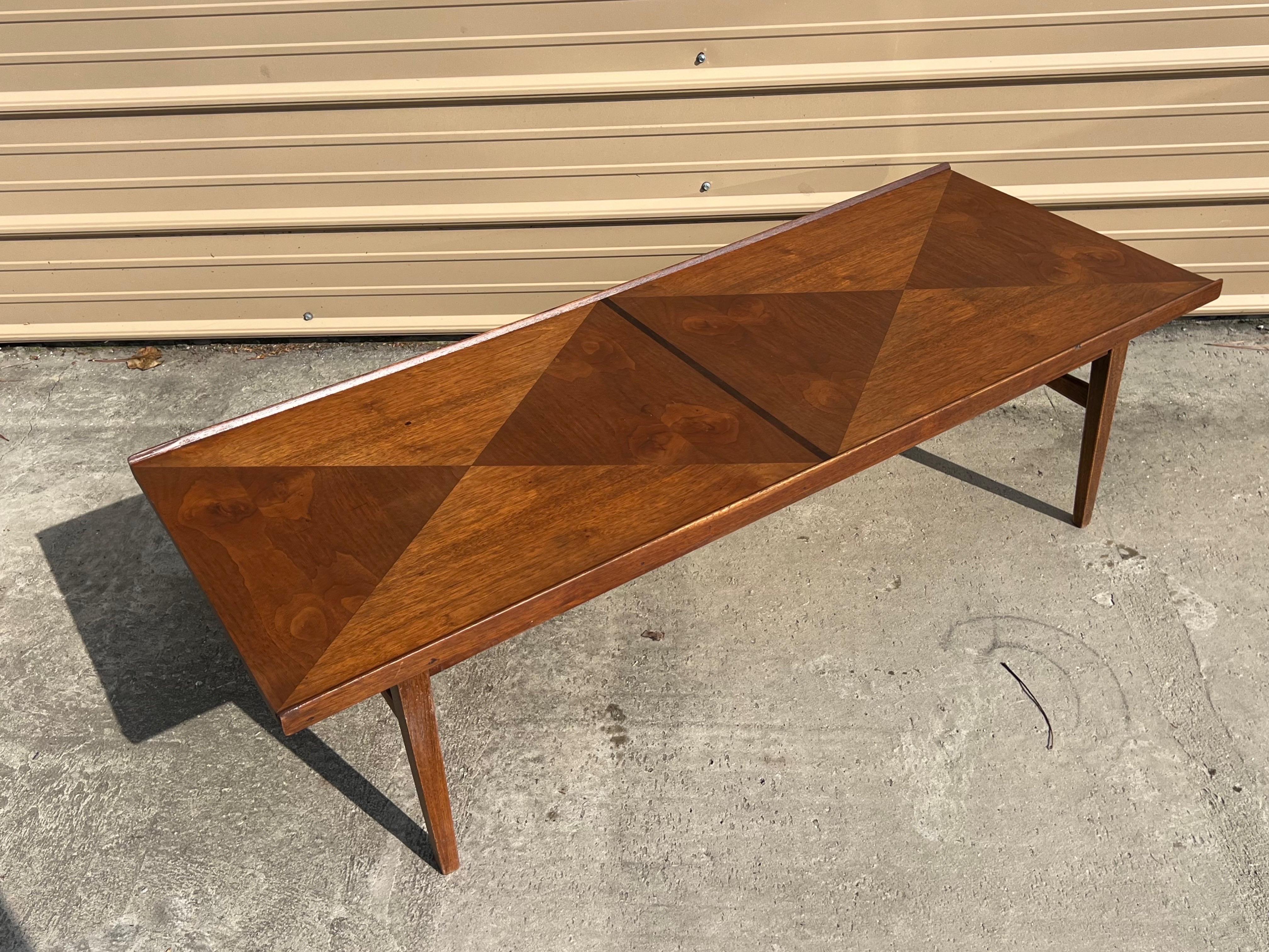 Mid-Century Modern walnut rectangular coffee table For Sale 4