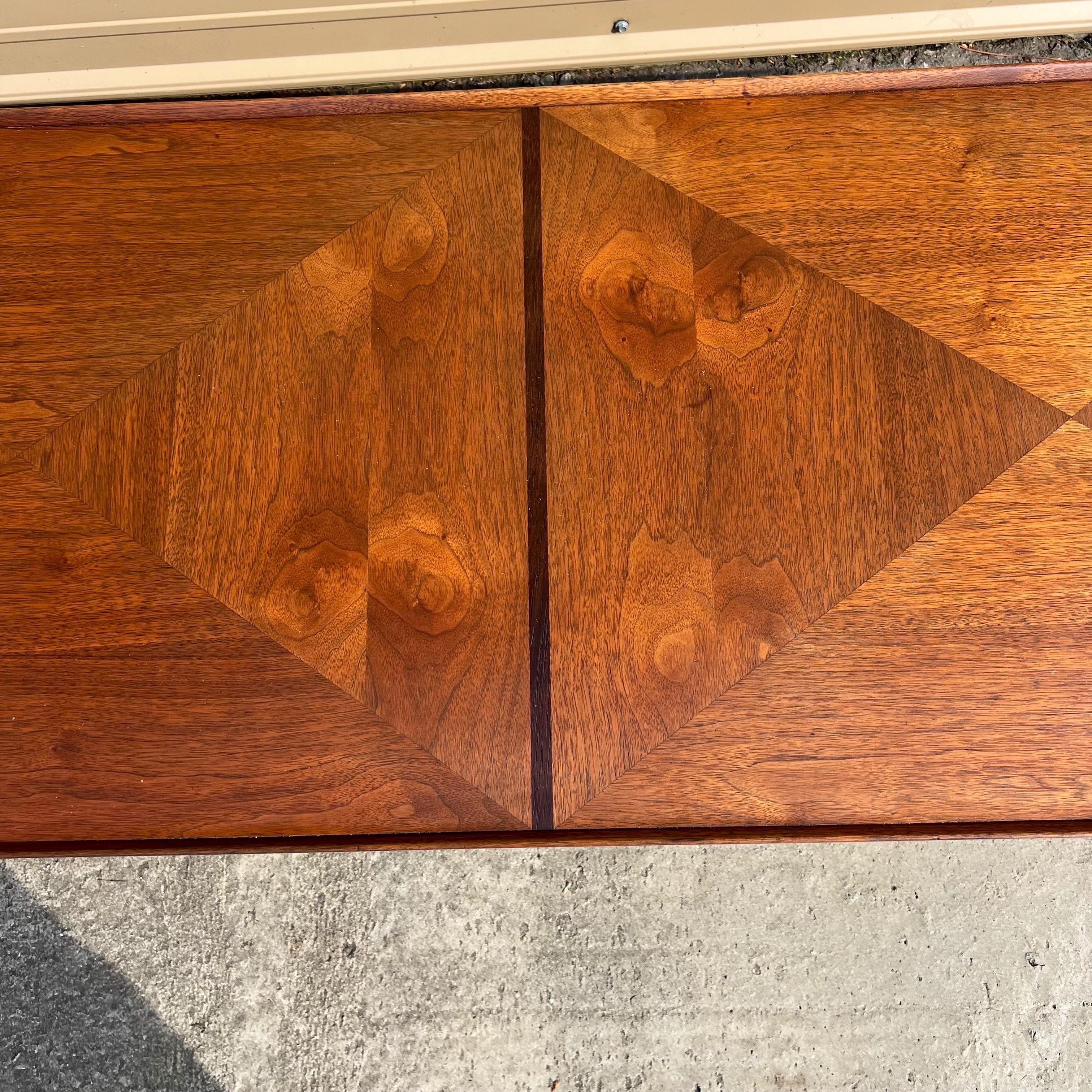 20th Century Mid-Century Modern walnut rectangular coffee table For Sale