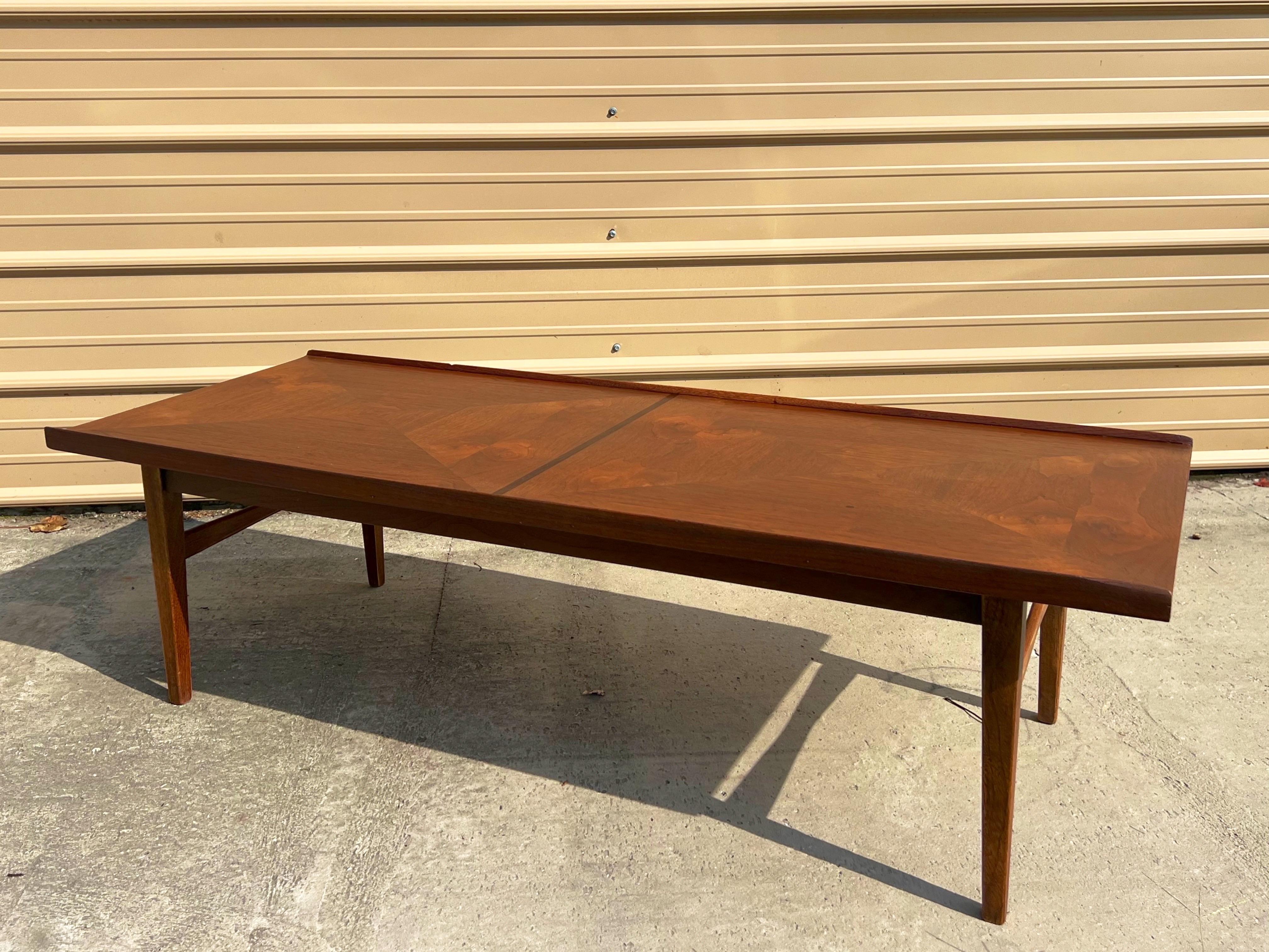 Mid-Century Modern walnut rectangular coffee table For Sale 1