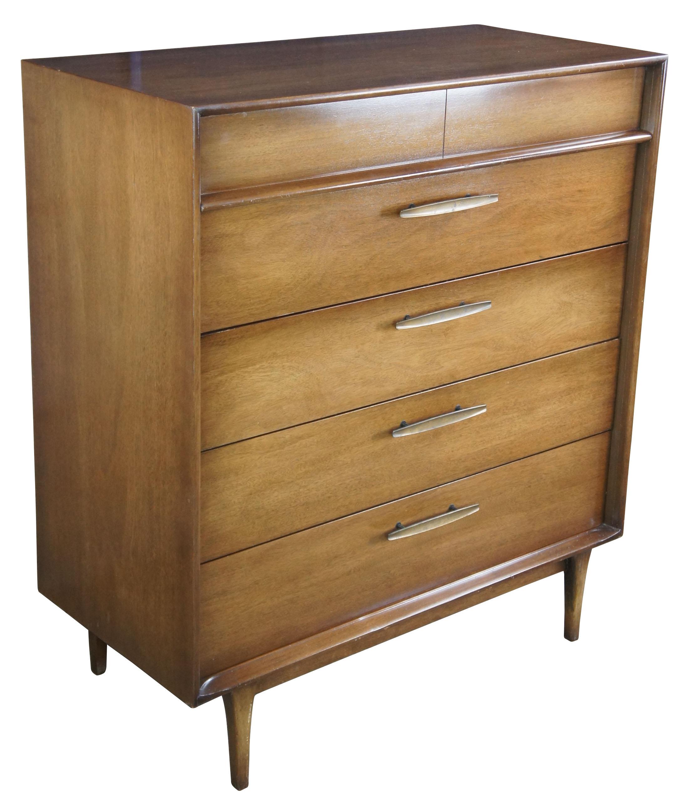 Mid-Century Modern red lion table co dresser or chest of drawers. Made from walnut featuring five drawers supported by tapered legs.
 