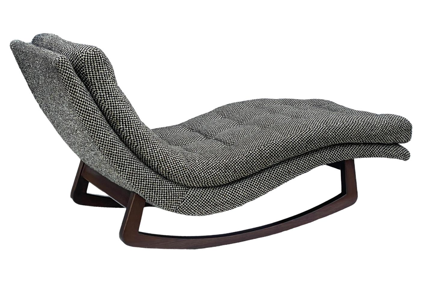 Mid Century Modern Walnut Rocking Chaise Lounge Chair after Adrian Pearsall For Sale 3