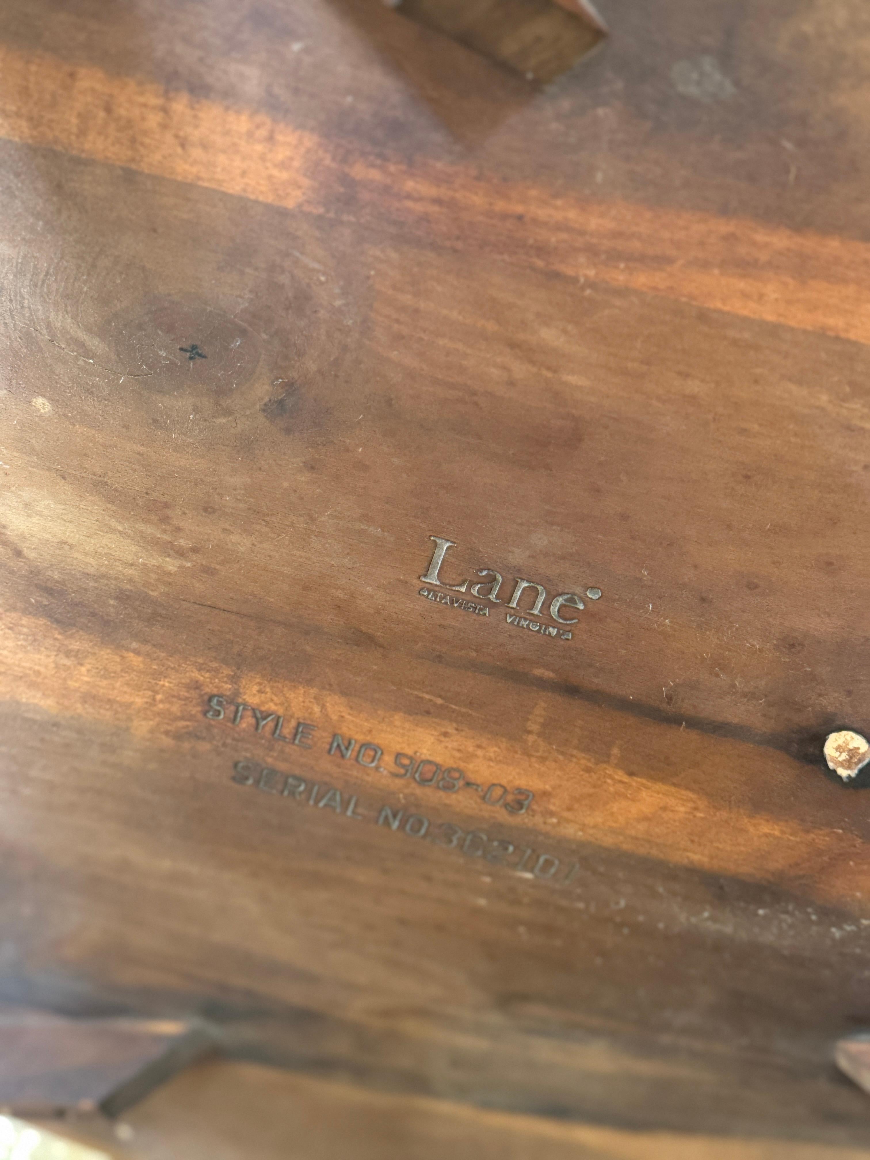 Mid century modern walnut round coffee table by Lane from Perception line In Good Condition For Sale In Houston, TX