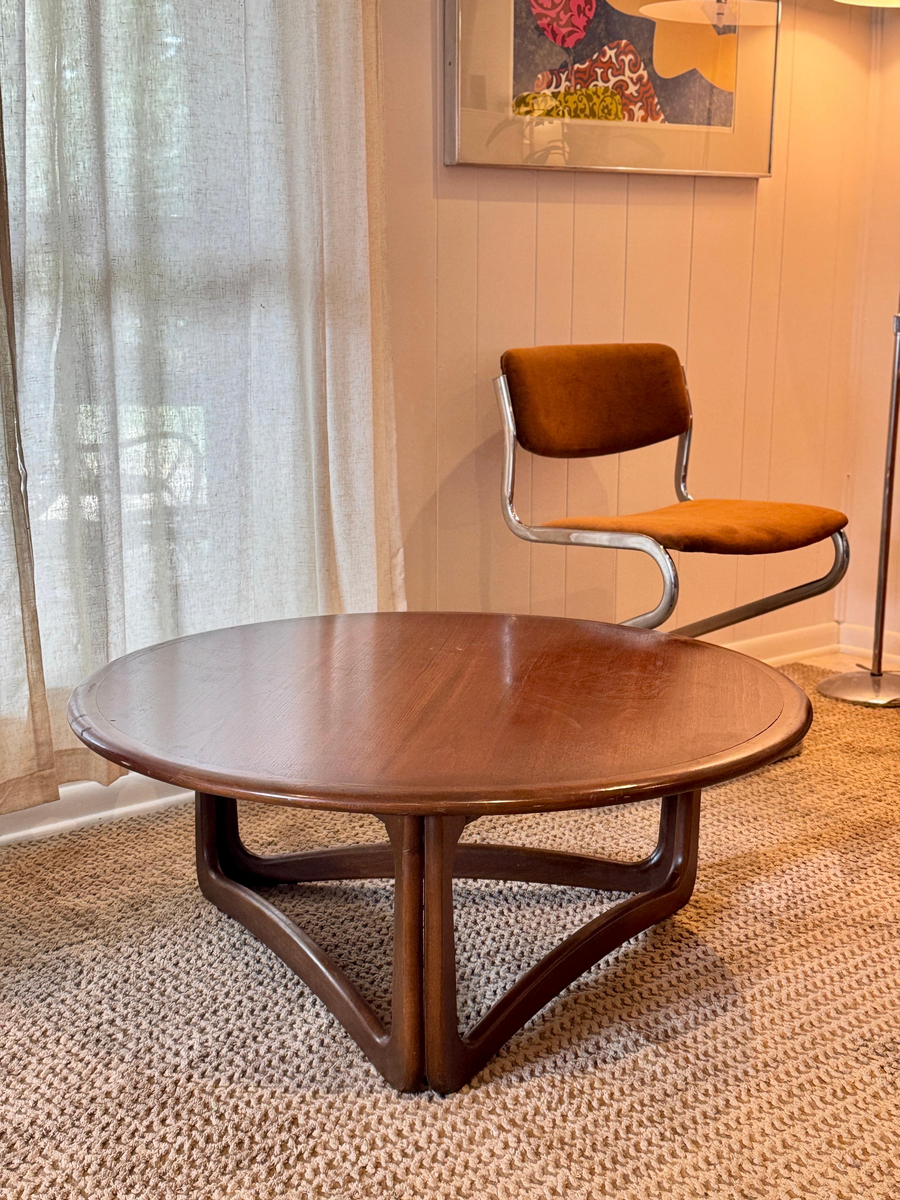 Mid century modern walnut round coffee table by Lane from Perception line For Sale 1