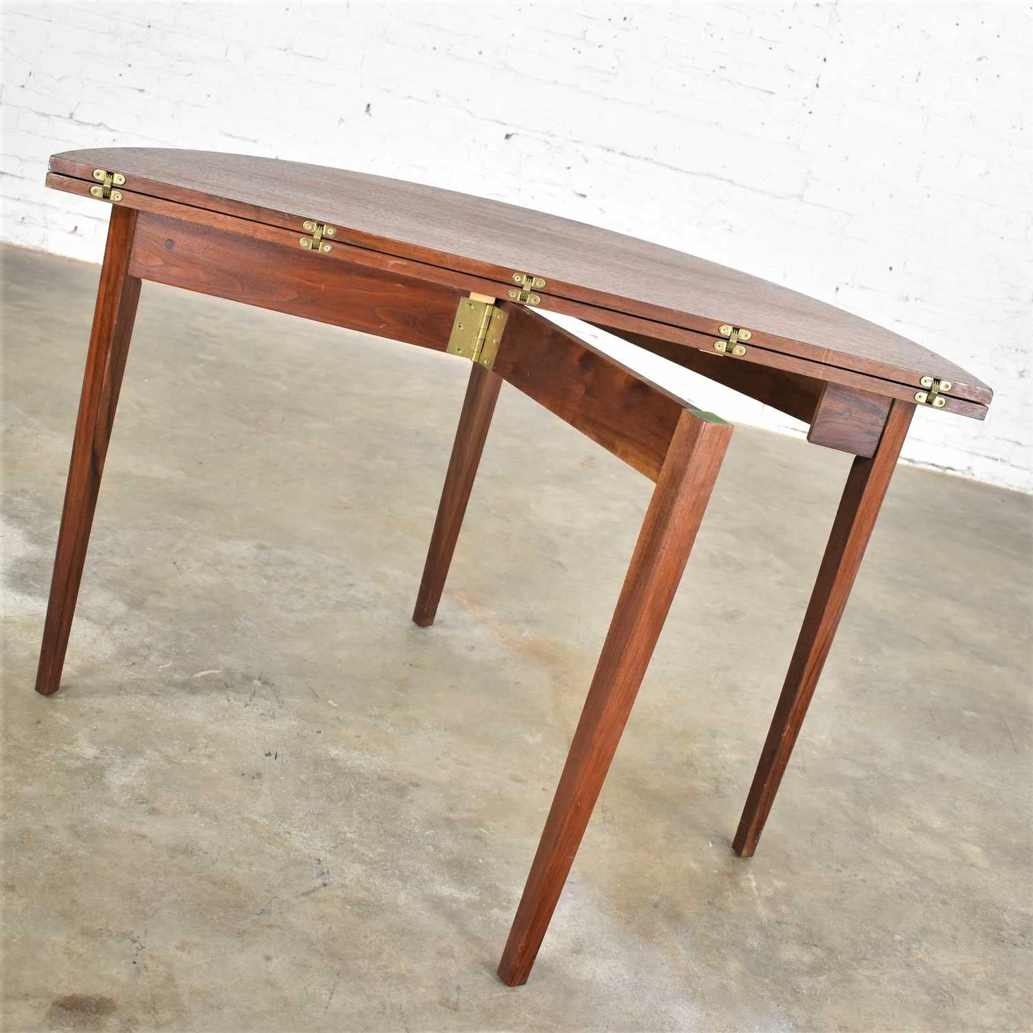 Mid-Century Modern Walnut Round Flip Top or Folding Dining Table to Demilune In Good Condition In Topeka, KS