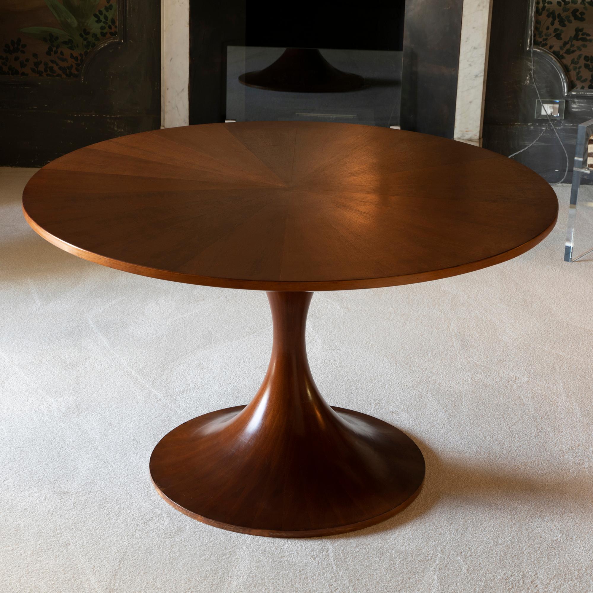 1960s Italian table, round walnut top with inlaid pattern, top it is screwed onto its tulip-shaped base.