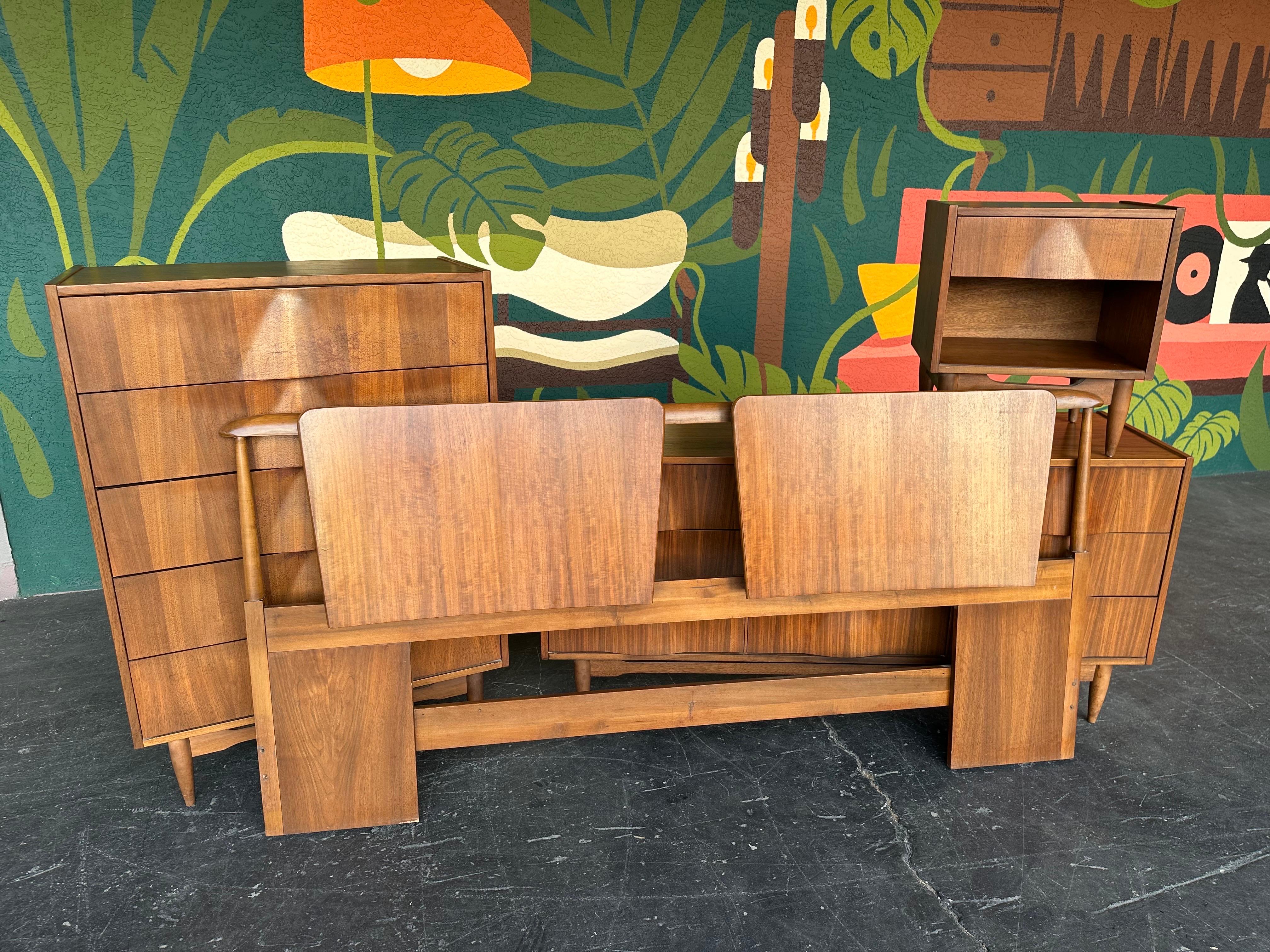 Mid Century Modern Walnut Sculpted Front 9 Drawer Dresser 10